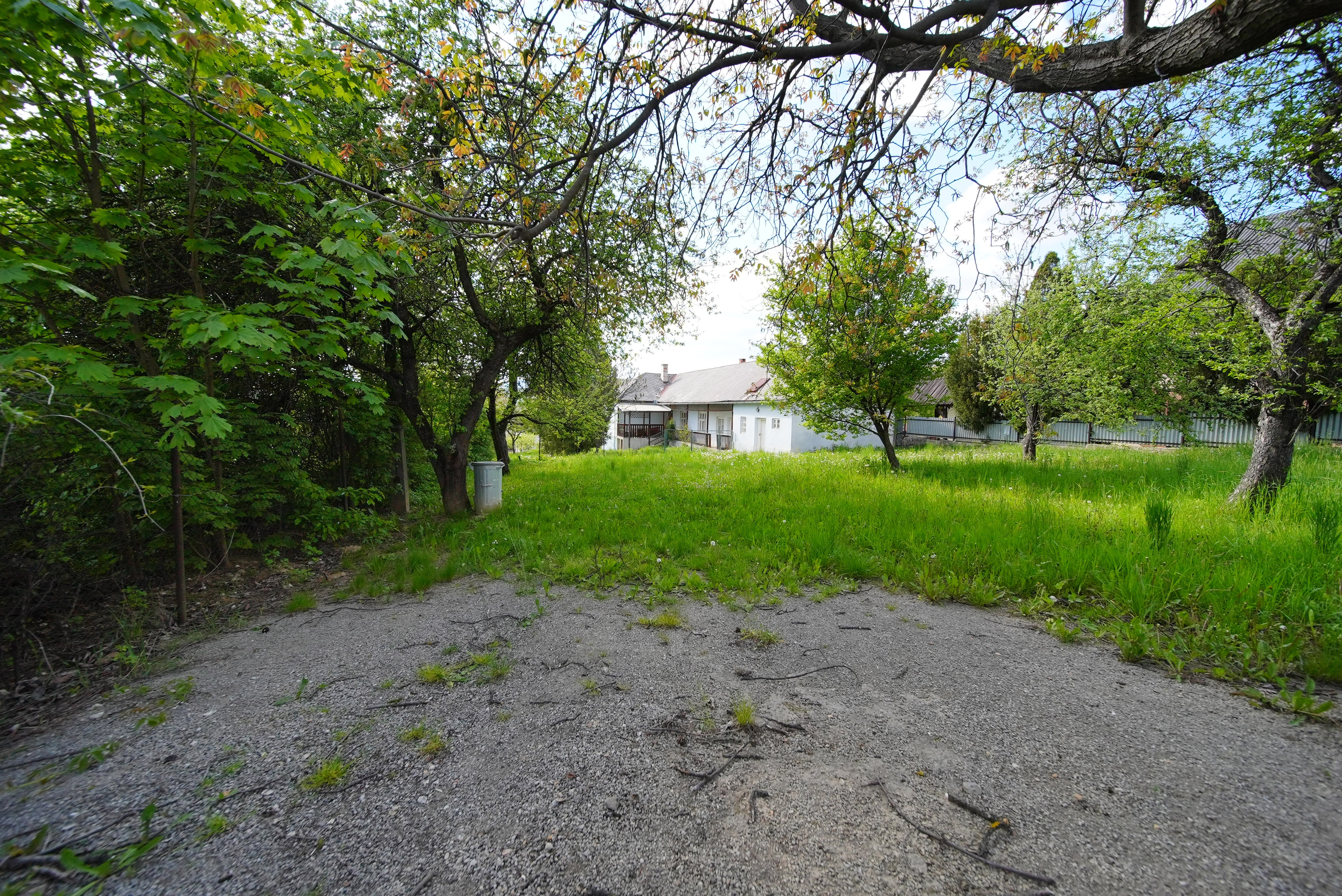 REZERVOVANÉ Na predaj pozemok o rozlohe 1739 m2 , Poproč