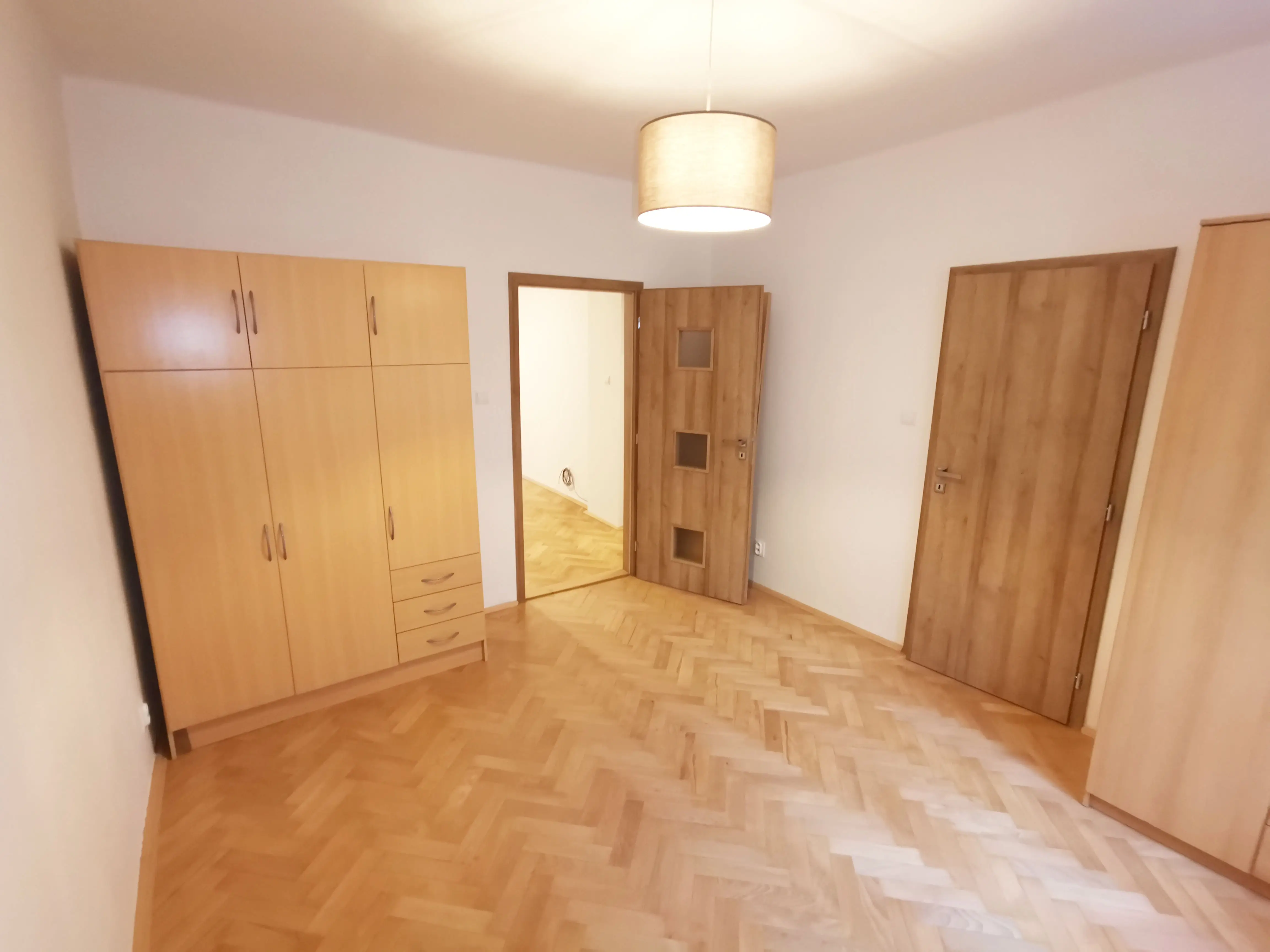 Na prenájom 4 izbový byt po kompletnej rekonštrukcii, Vodárenská