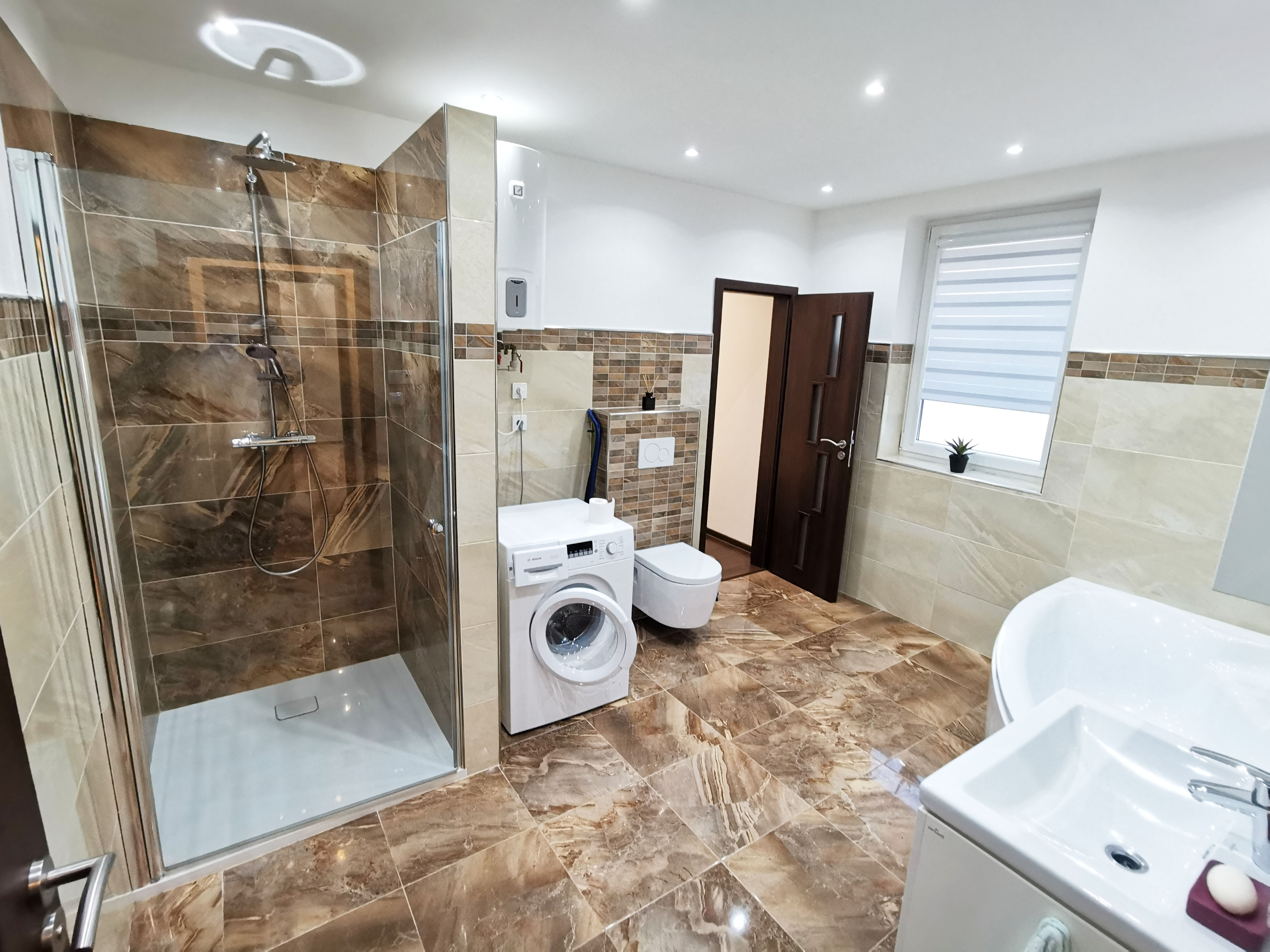 Na prenájom 4 izbový dom, Barca / FOR RENT