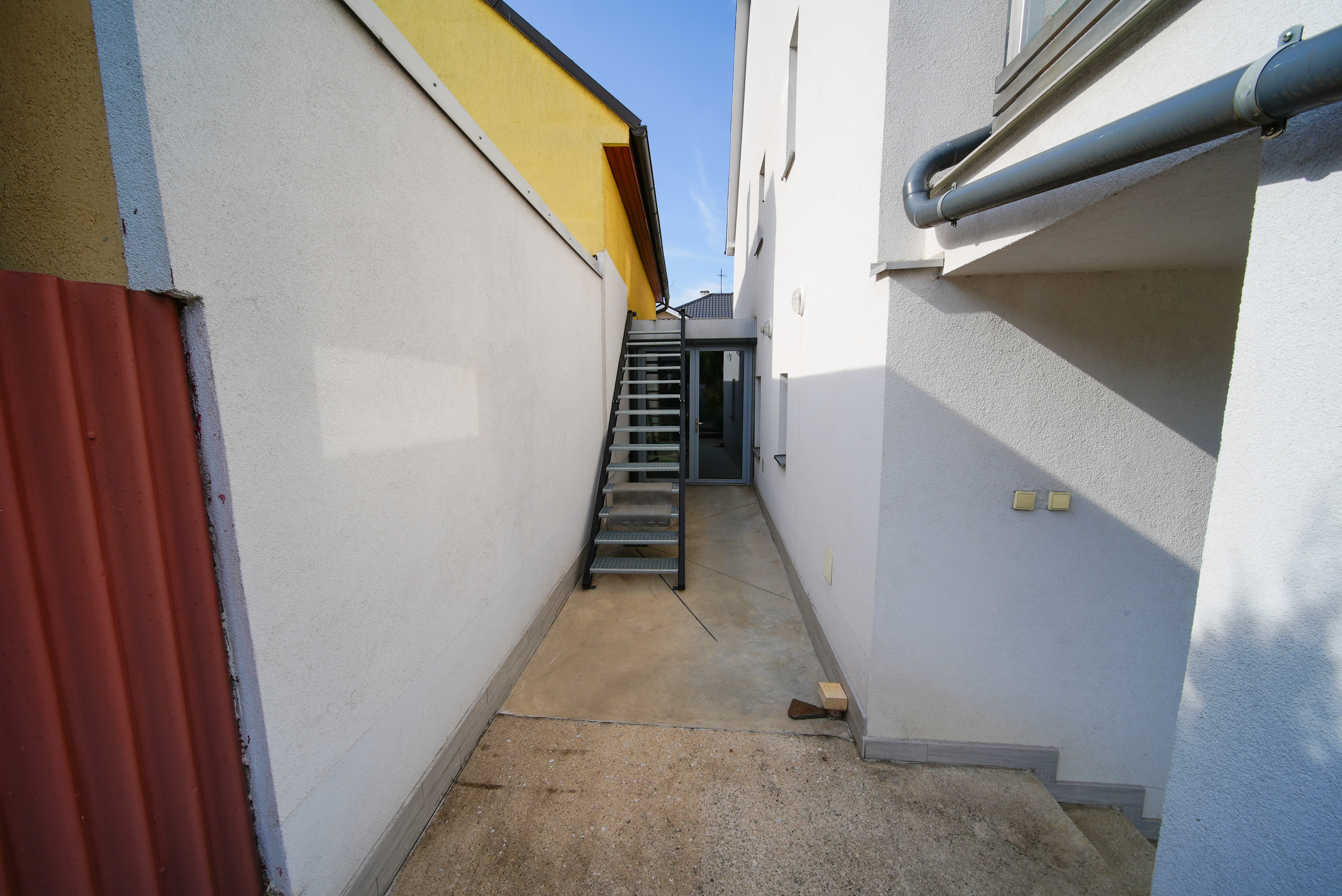 PREDANÉ Na predaj 3 podlažný rodinný dom po rekonštrukcii v širšom centre, Košice - Juh