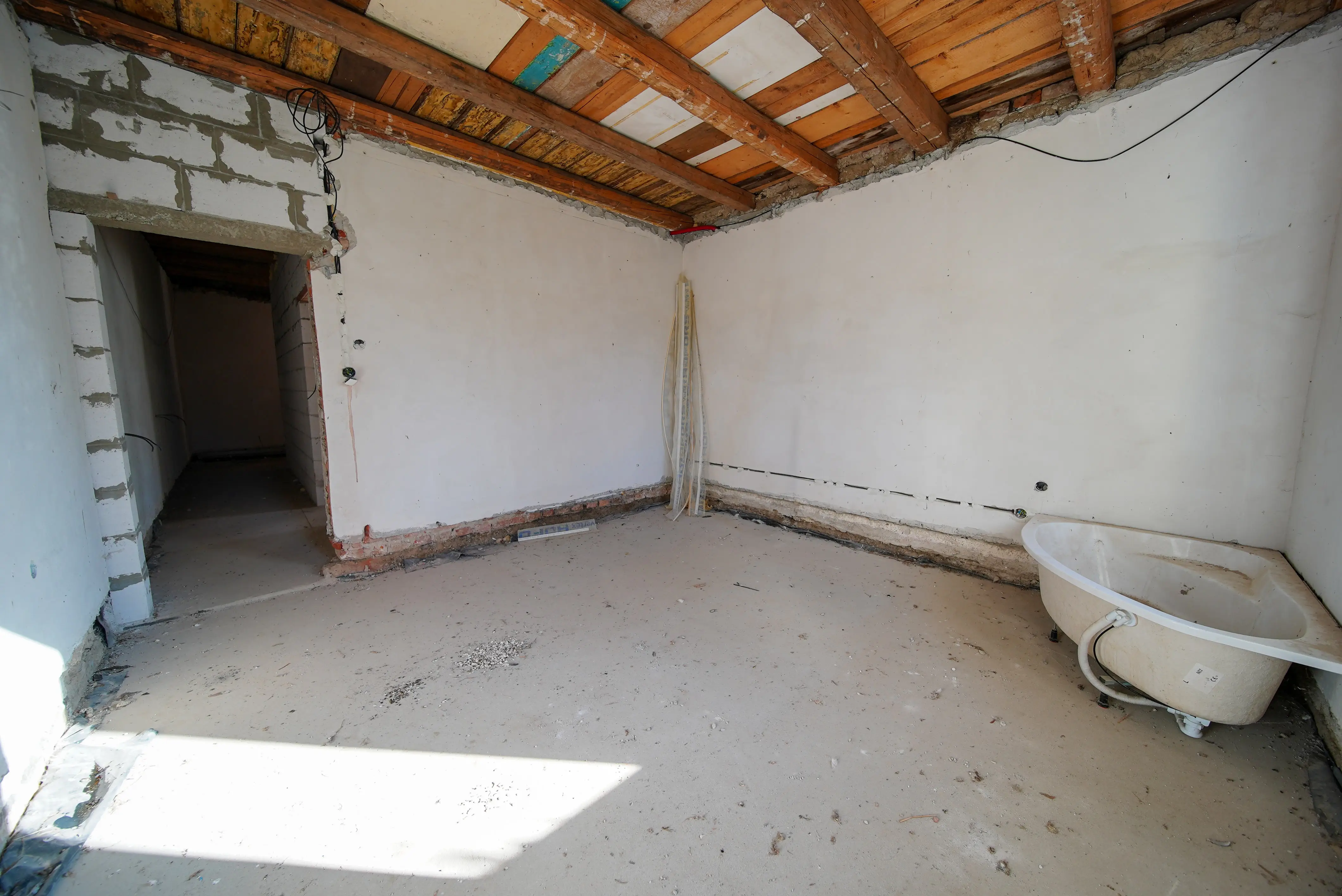 Hrubá stavba - 4 izbový RD na predaj, 1234 m2 pozemok , Kokšov-Bakša