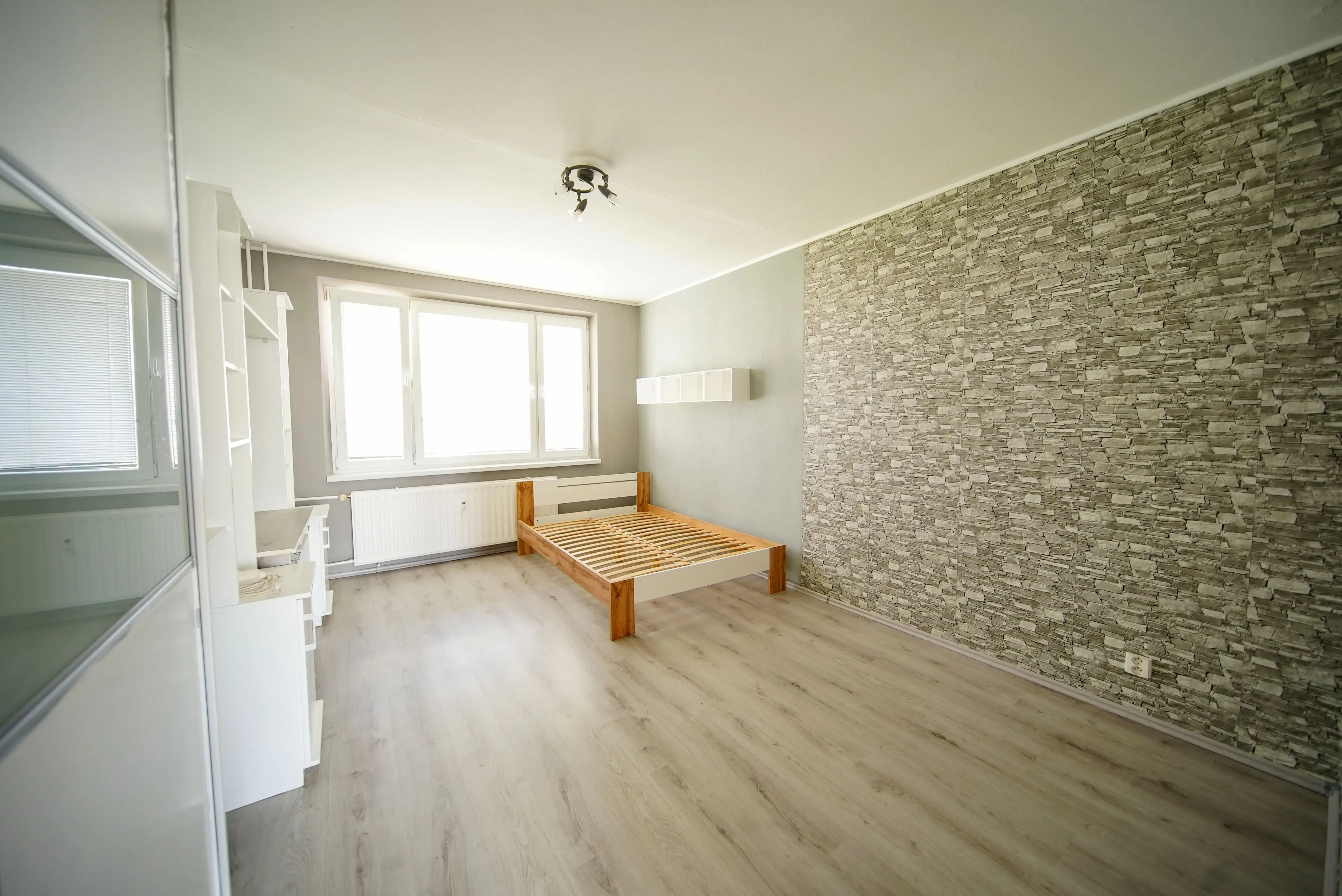 REZERVOVANÉ  Na predaj 2 izbový byt o výmere 52 m2 na ul. Galaktická, Nad jazerom