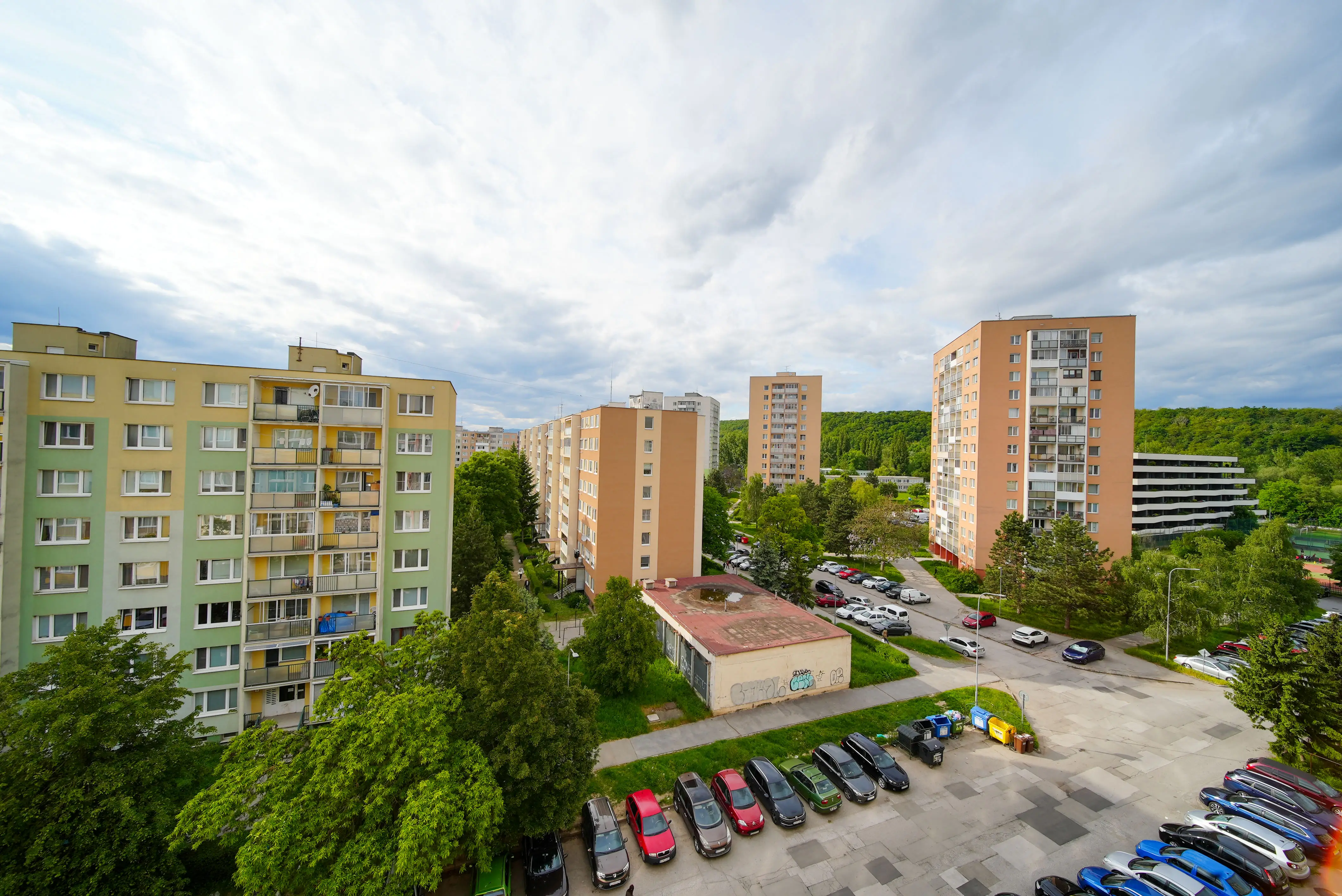 REZERVOVANÉ  Na predaj 2 izbový byt o výmere 52 m2 na ul. Galaktická, Nad jazerom