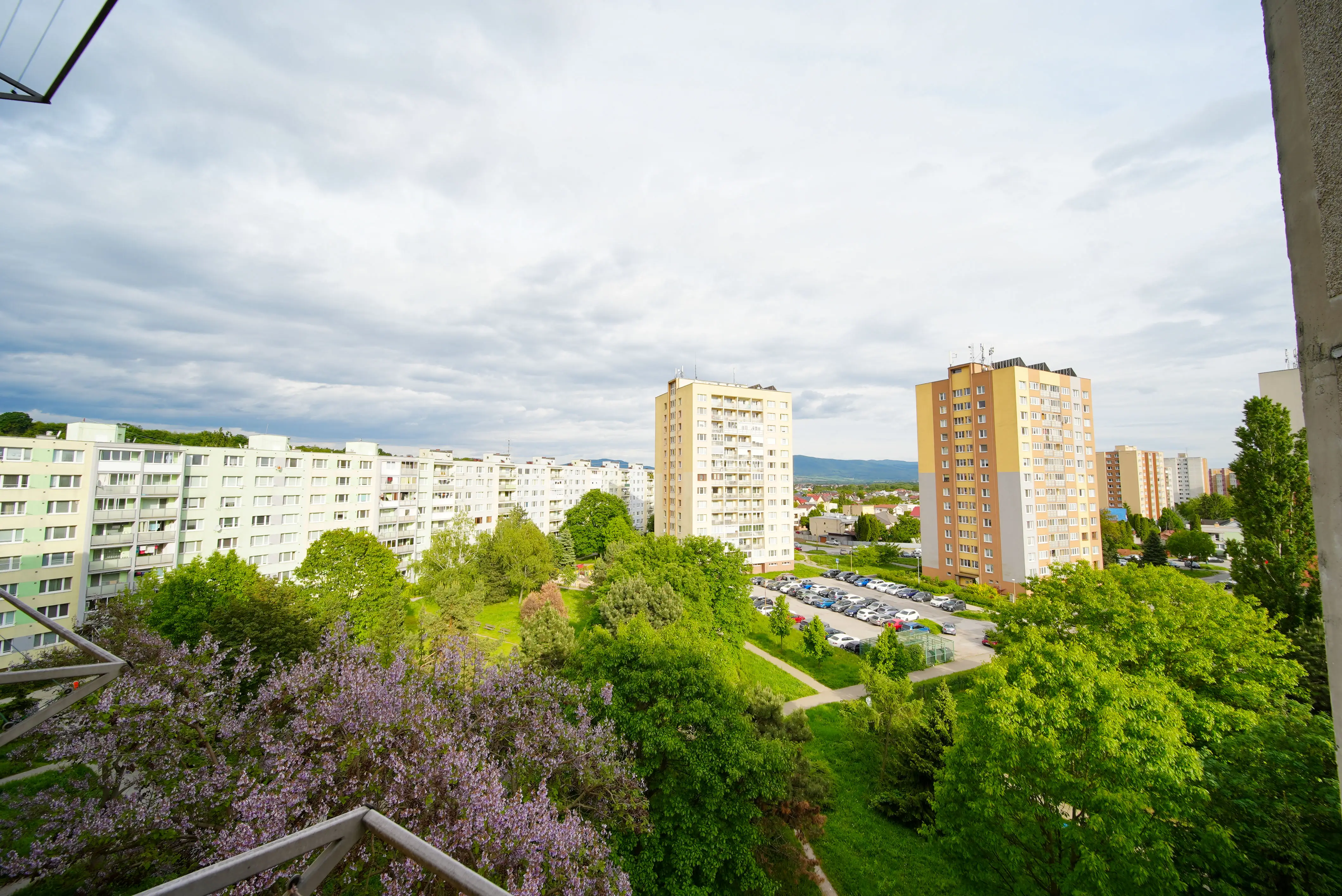 REZERVOVANÉ  Na predaj 2 izbový byt o výmere 52 m2 na ul. Galaktická, Nad jazerom