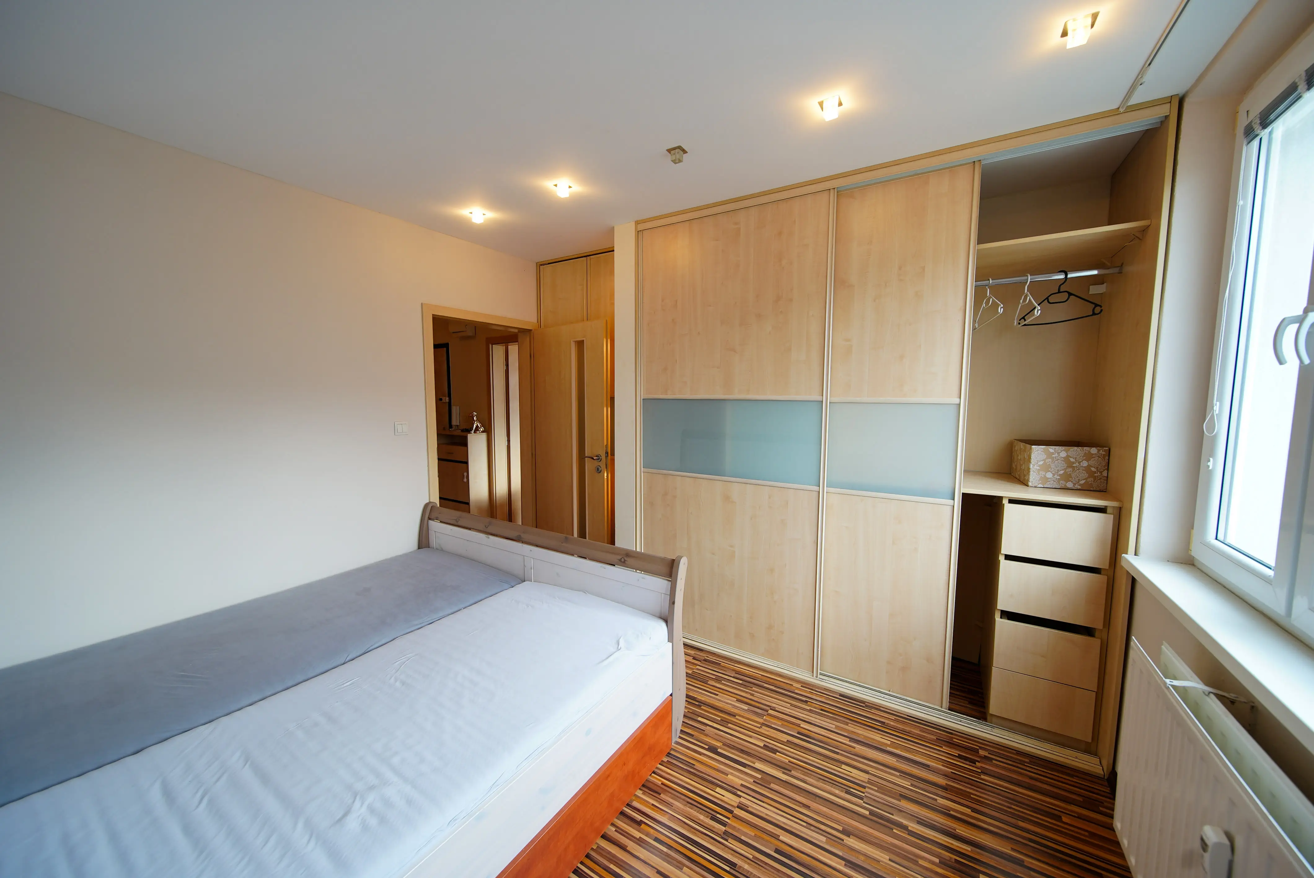 Na prenájom - 4 izbový byt, Staré mesto - Kuzmányho