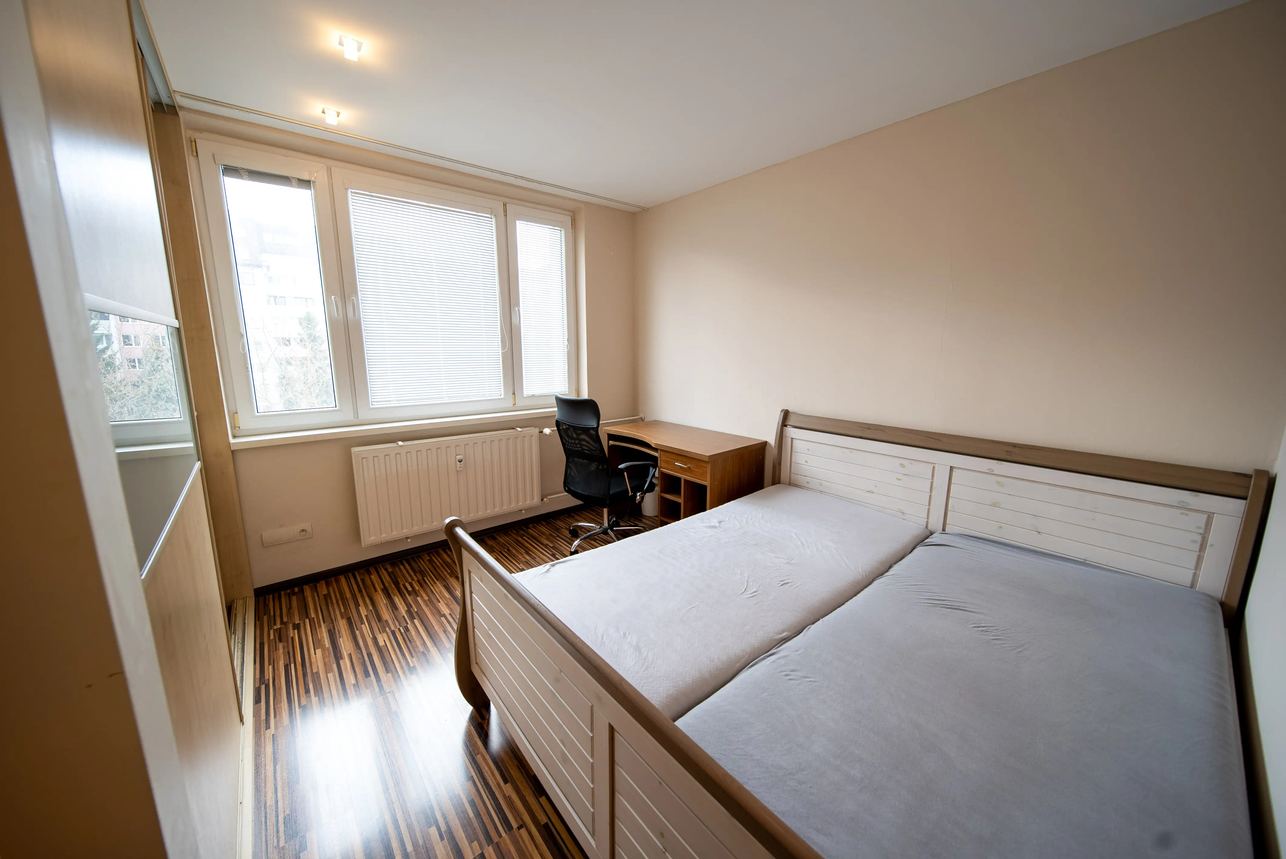 Na prenájom - 4 izbový byt, Staré mesto - Kuzmányho