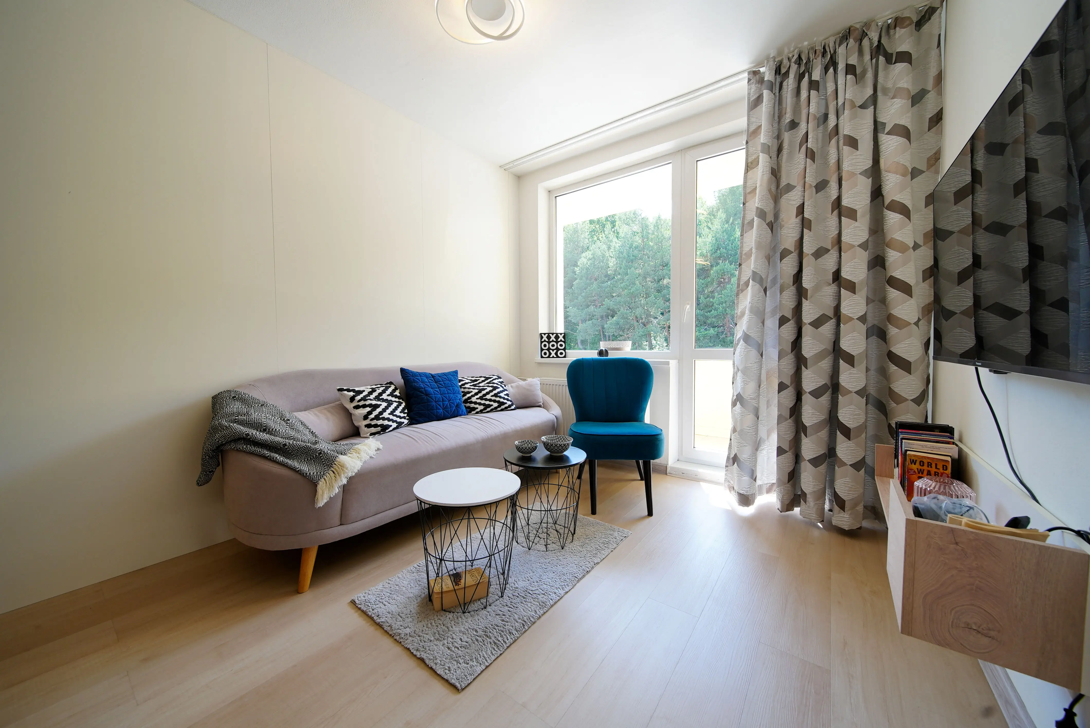 Na predaj ZARIADENÝ 1,5 izb. byt, 34 m2, loggia, Popradská 68, Západ + parkovanie 10000 EUR