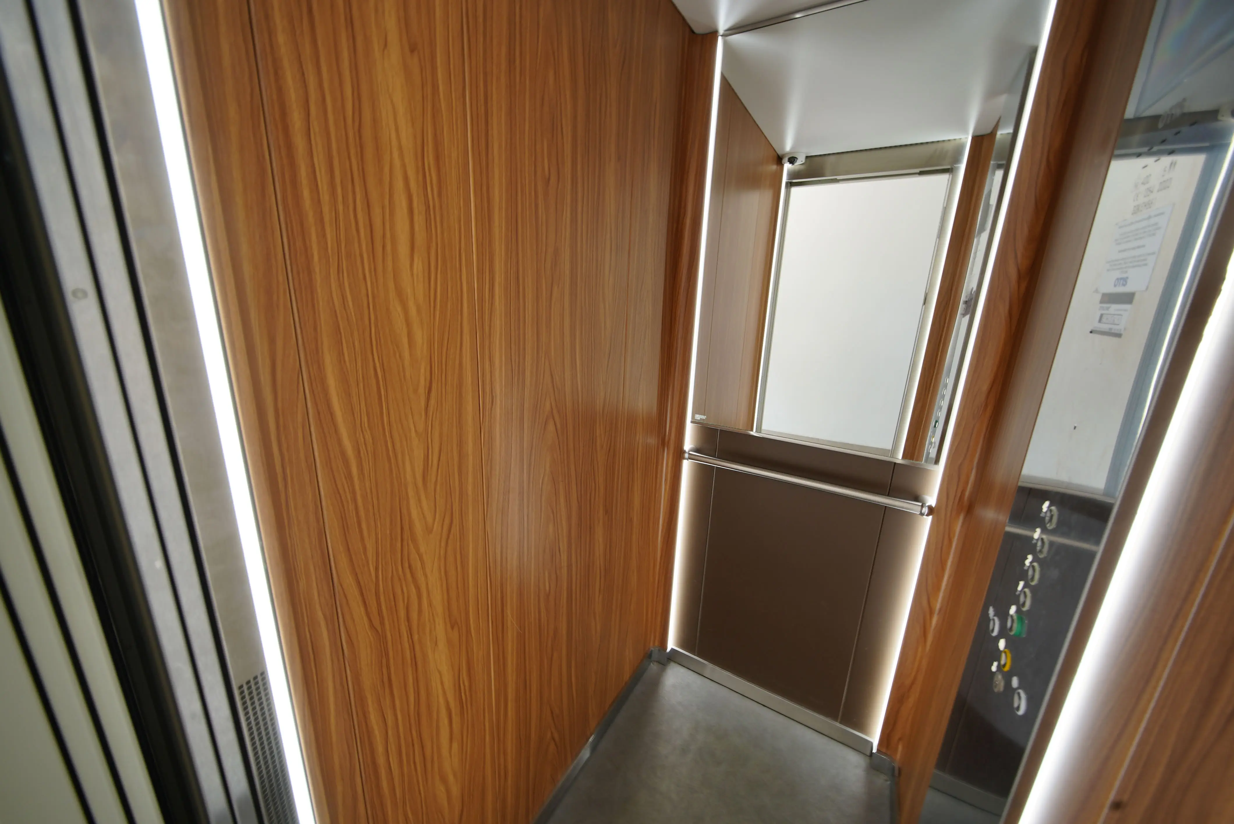 Na predaj ZARIADENÝ 1,5 izb. byt, 34 m2, loggia, Popradská 68, Západ + parkovanie 10000 EUR