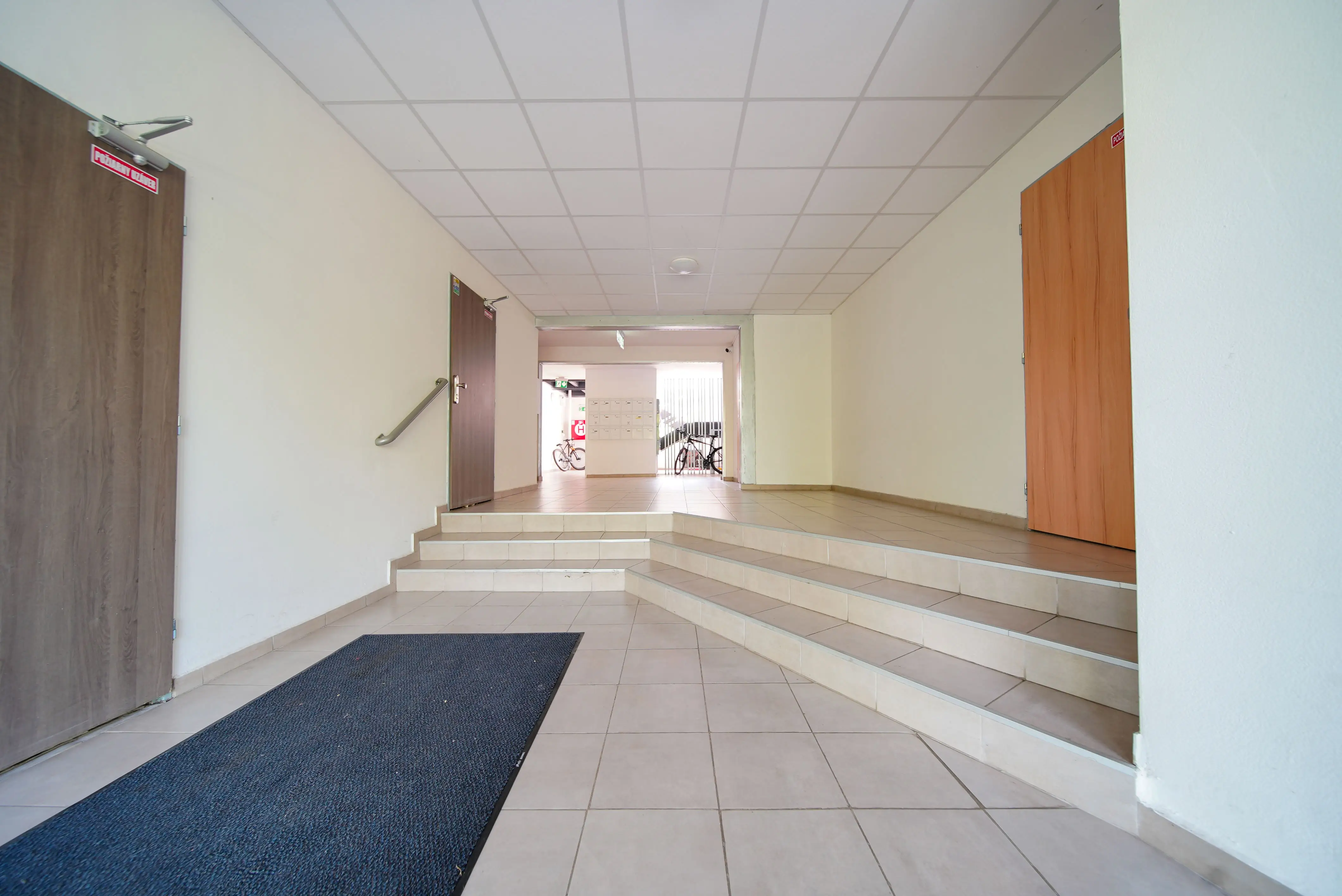 Na predaj ZARIADENÝ 1,5 izb. byt, 34 m2, loggia, Popradská 68, Západ + parkovanie 10000 EUR