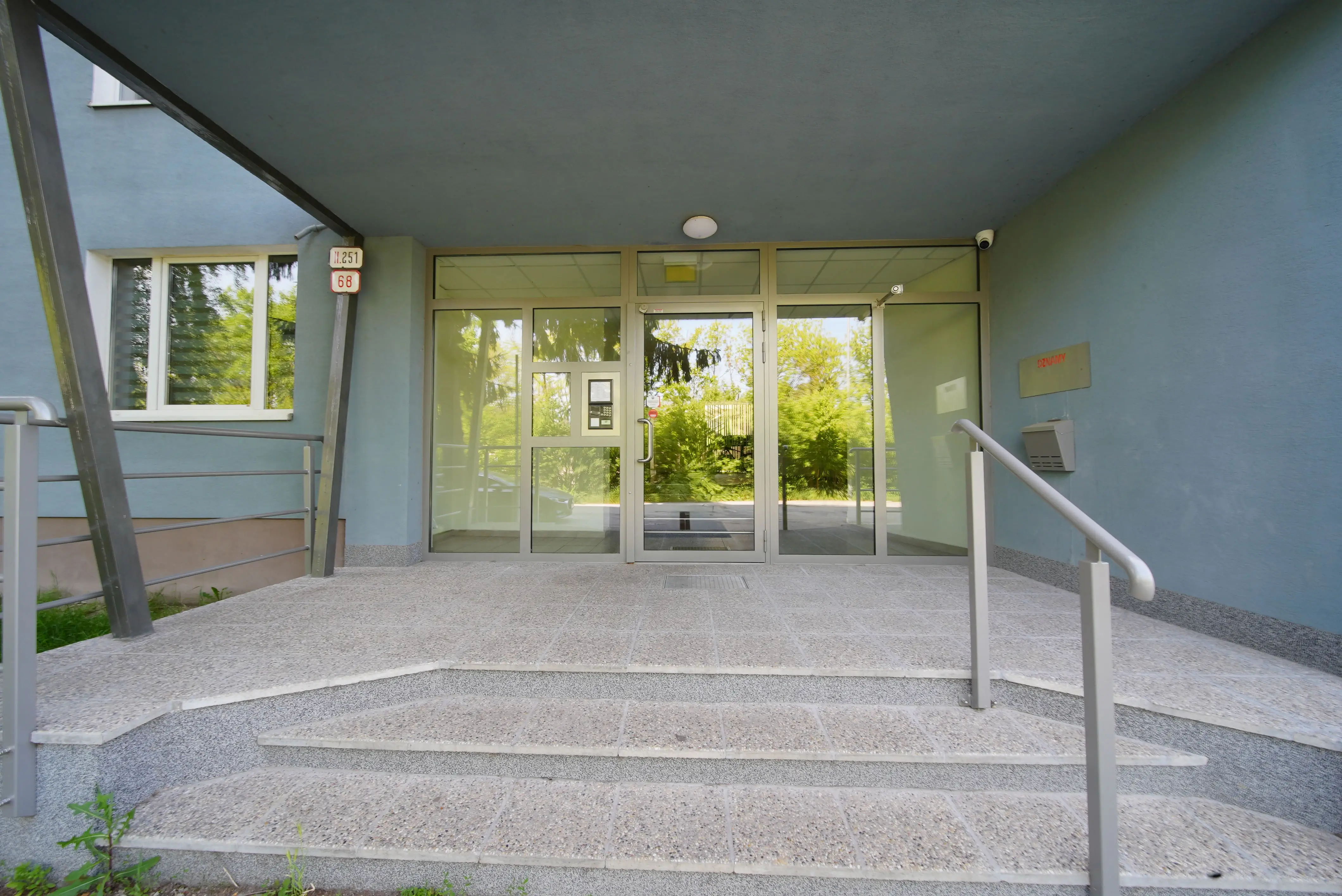 Na predaj ZARIADENÝ 1,5 izb. byt, 34 m2, loggia, Popradská 68, Západ + parkovanie 10000 EUR