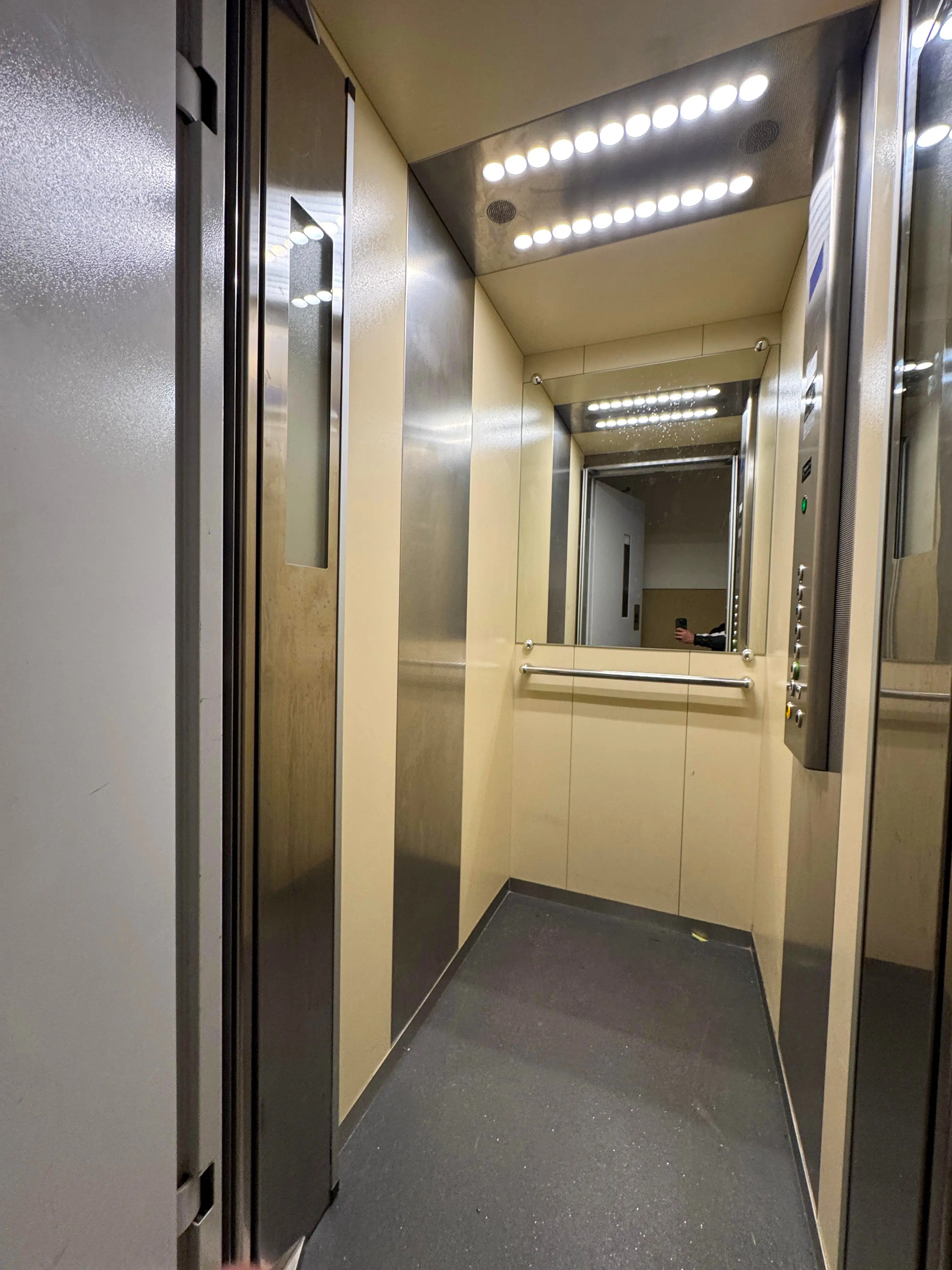 PRENAJATÉ Garsónka 22 m2 blízko centra, TUKE, Komenského