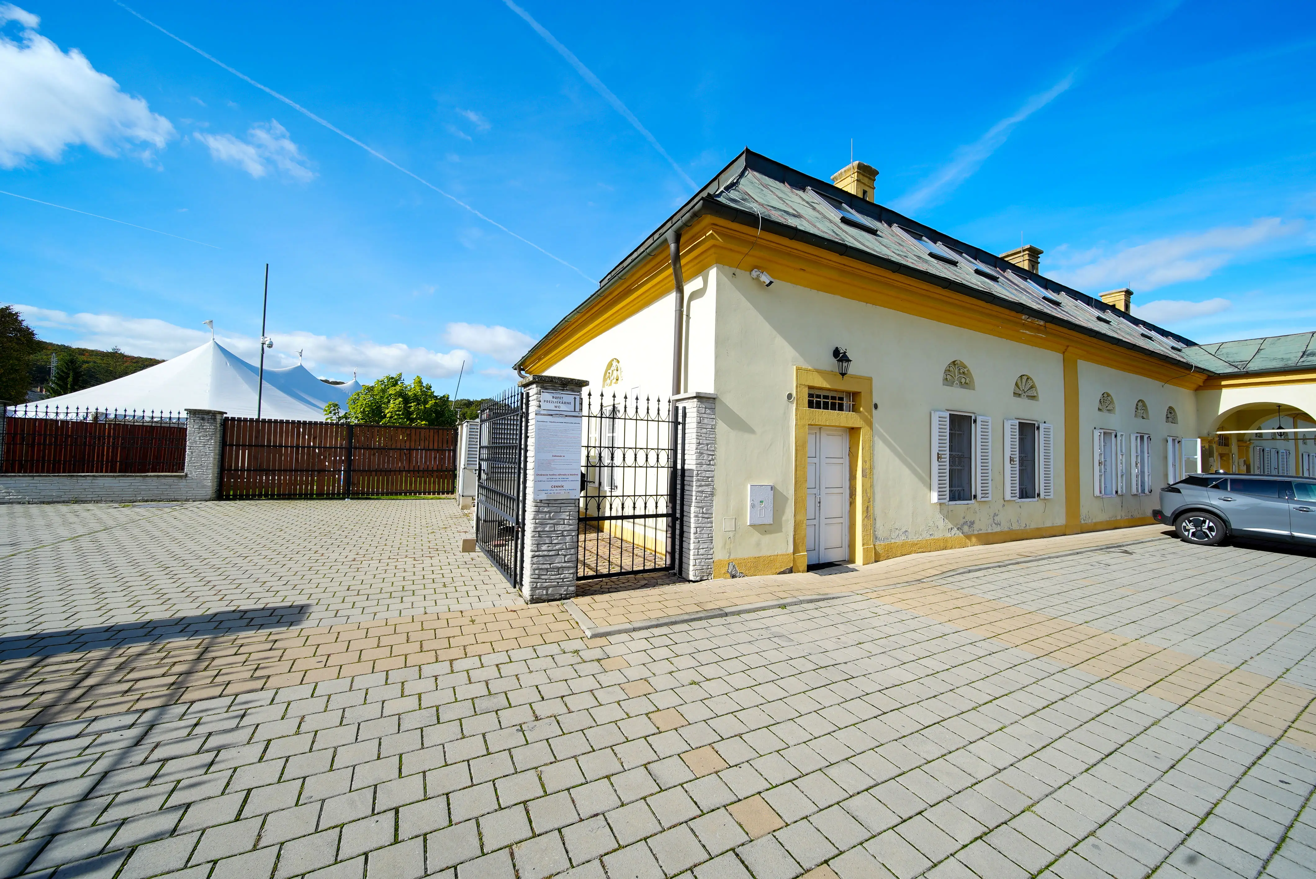 Na predaj Ka&scaron;tieľ, Majerovce