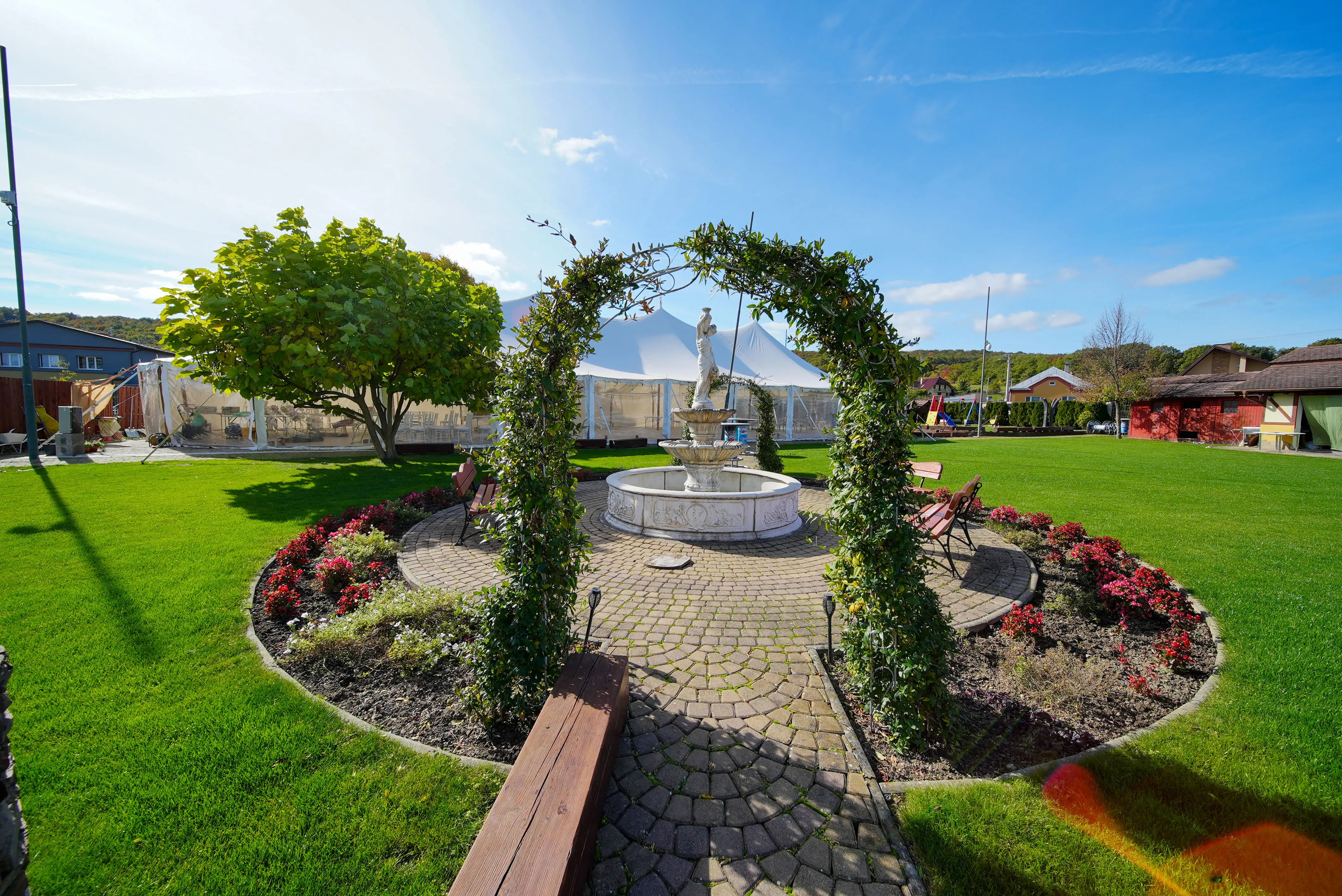 Na predaj Ka&scaron;tieľ, Majerovce