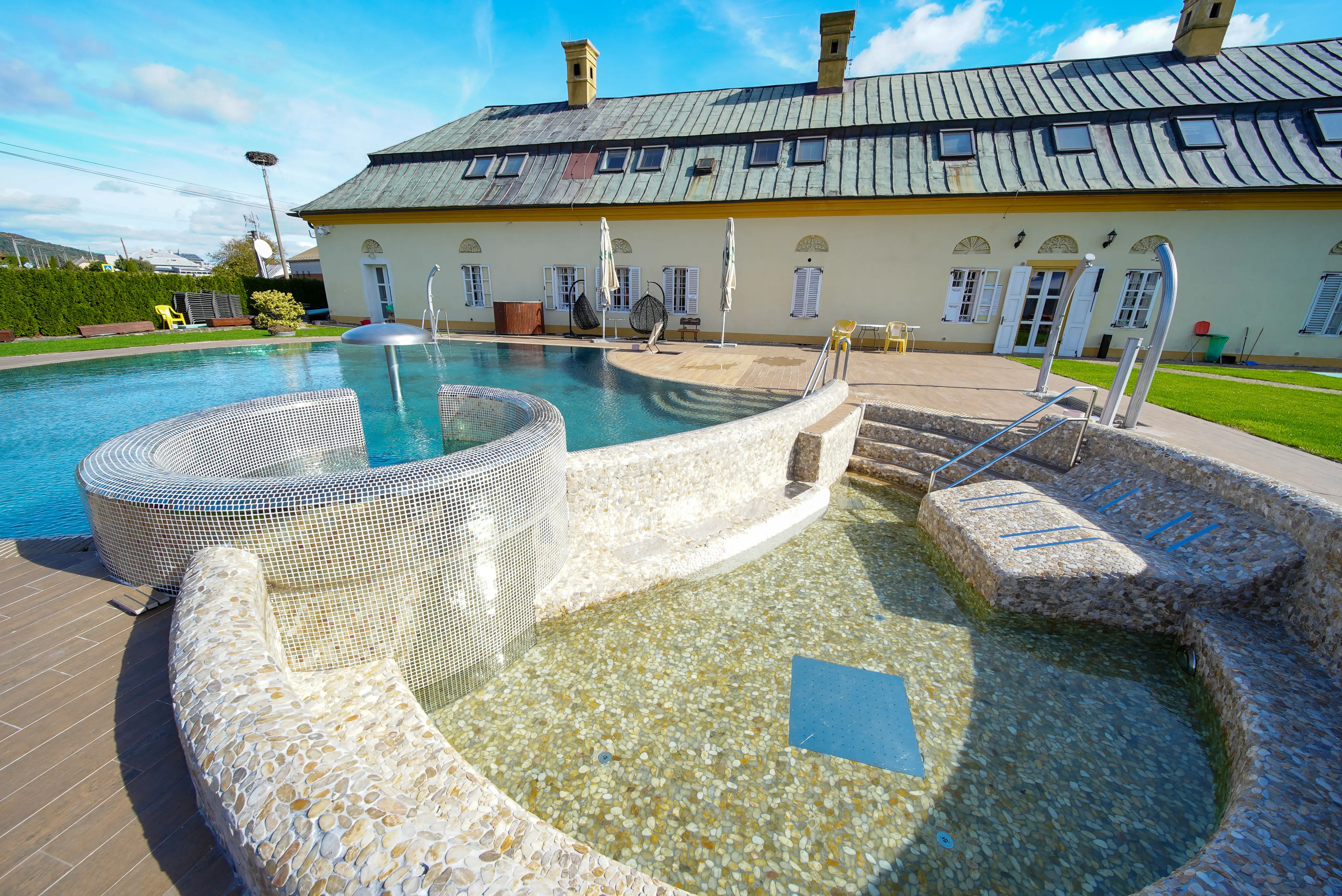 Na predaj Ka&scaron;tieľ, Majerovce