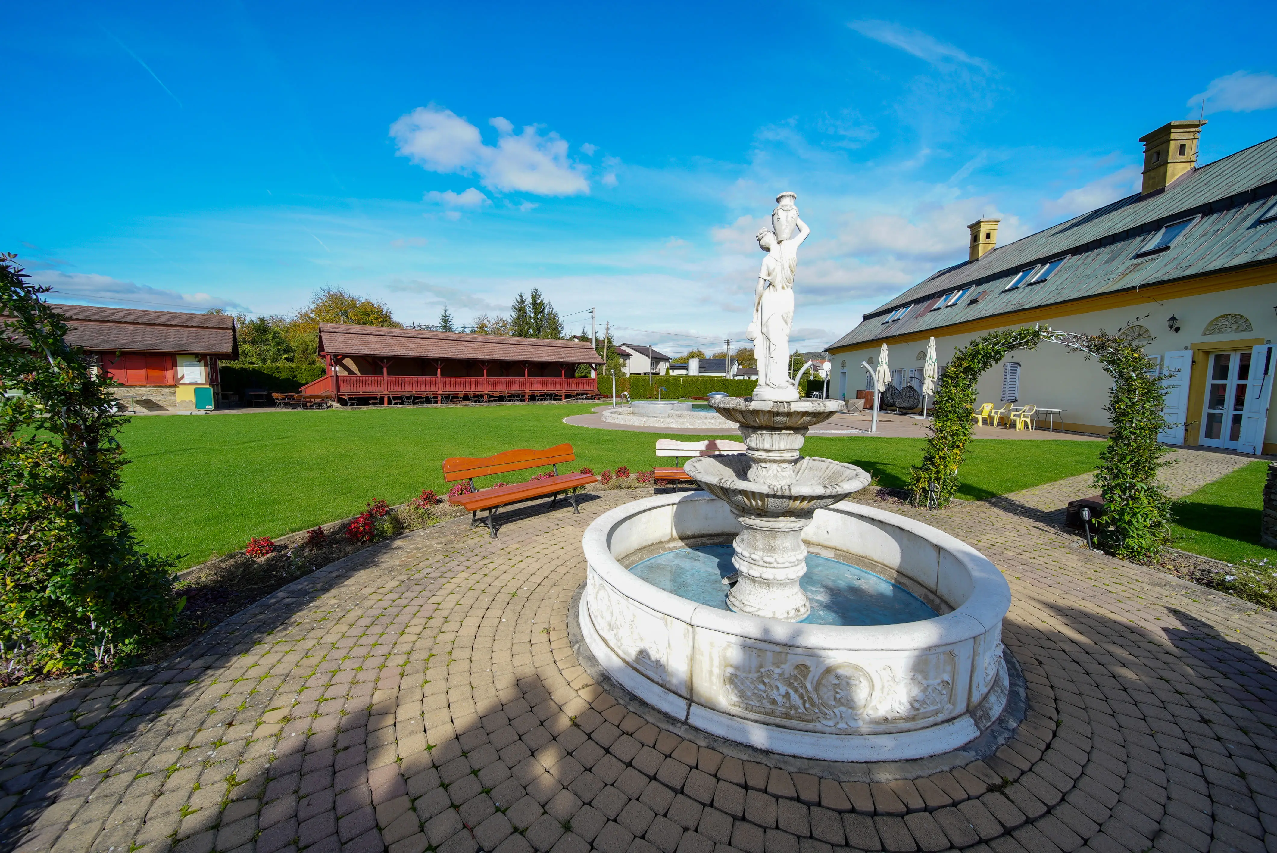 Na predaj Ka&scaron;tieľ, Majerovce