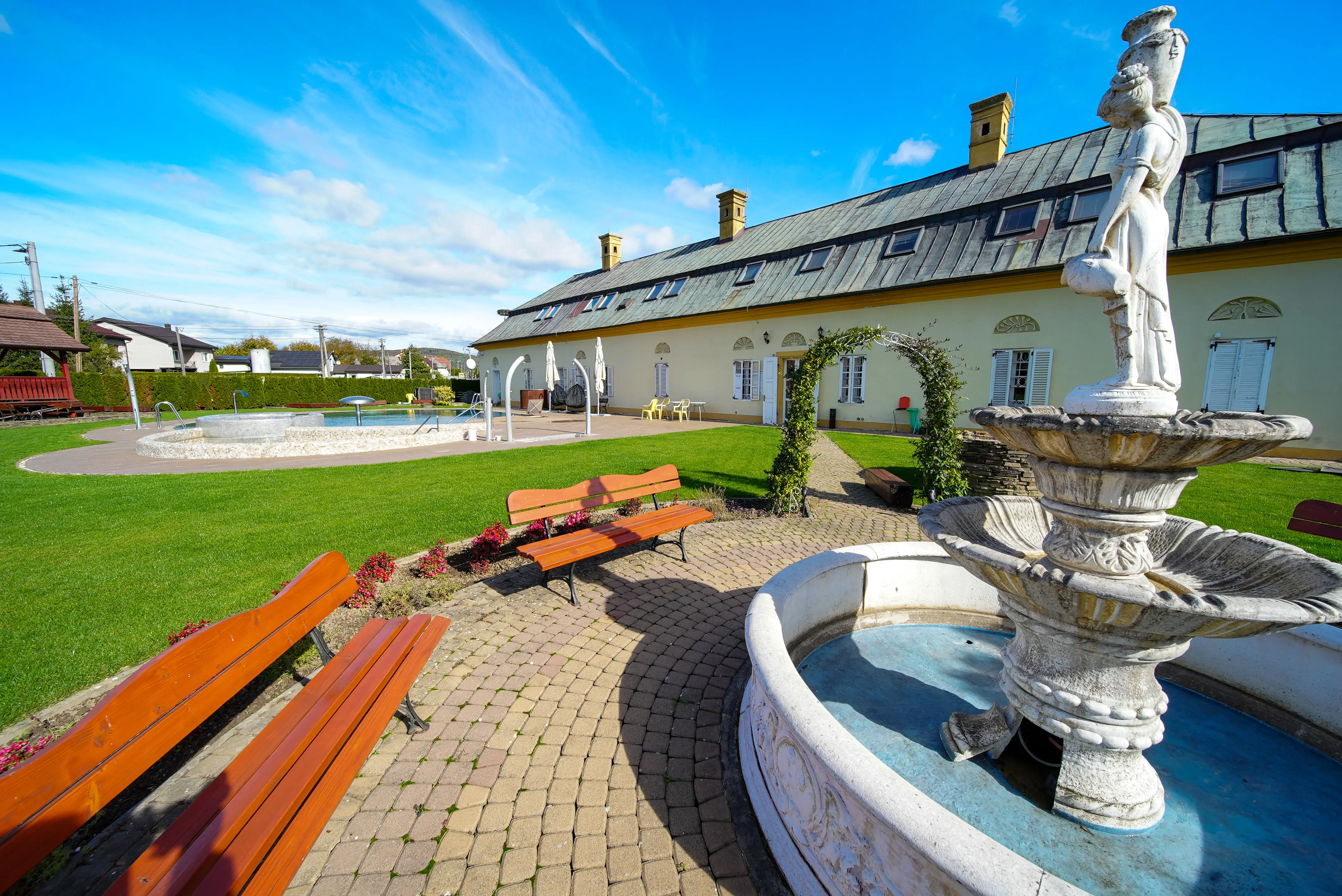 Na predaj Ka&scaron;tieľ, Majerovce