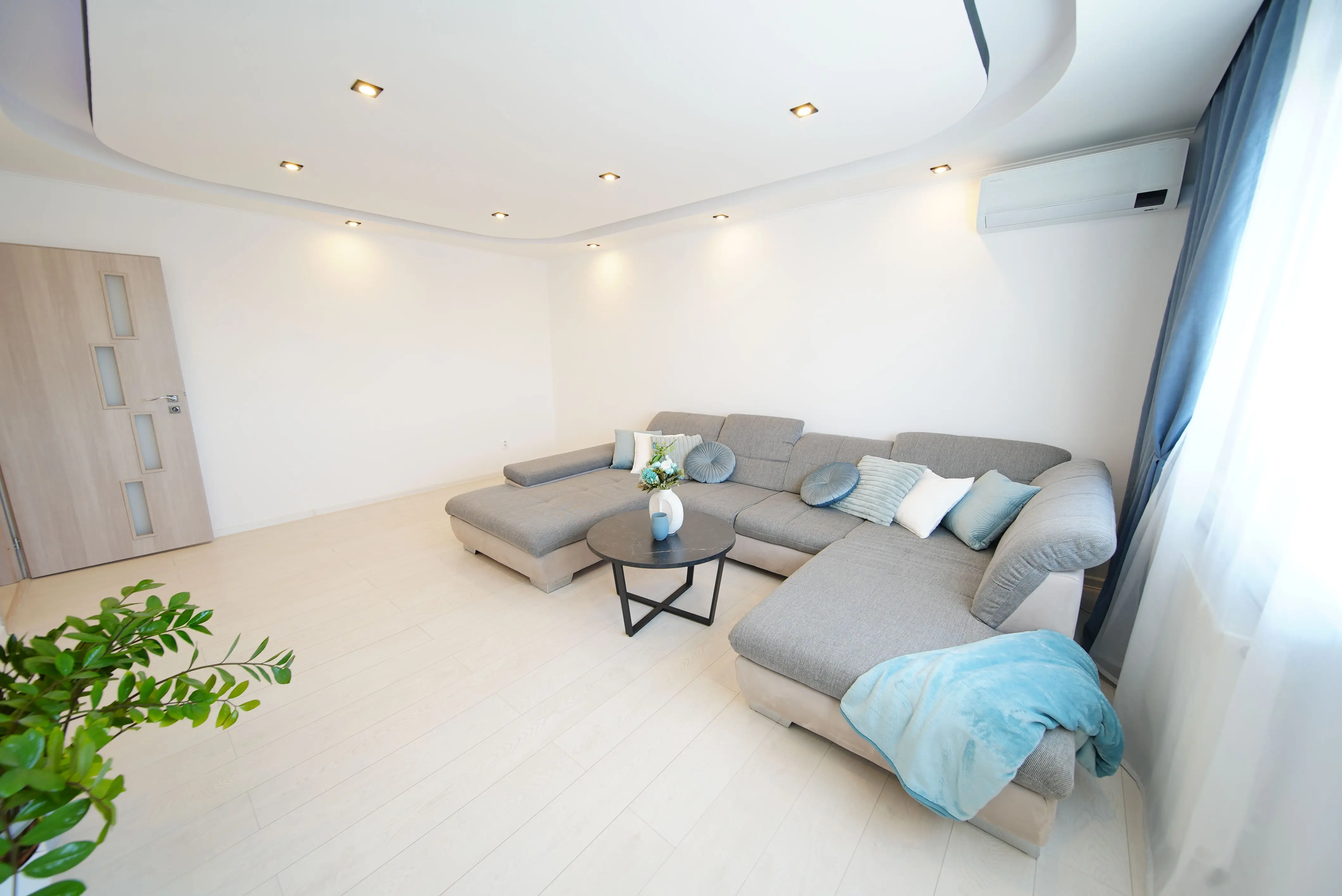 Na predaj 3 izbový byt (77 m²) na 12. p. – KVP, ZOMBOVA