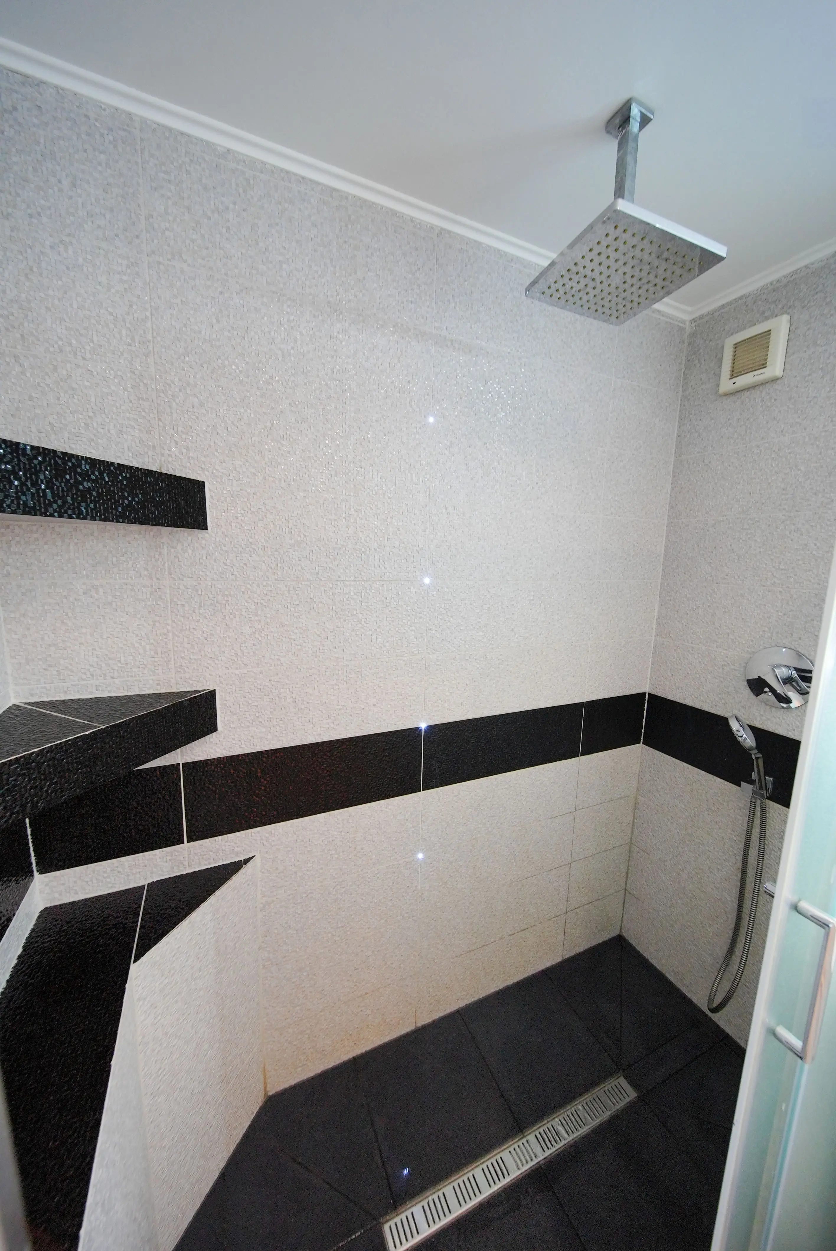 Na predaj 3 izbový byt (77 m²) na 12. p. – KVP, ZOMBOVA