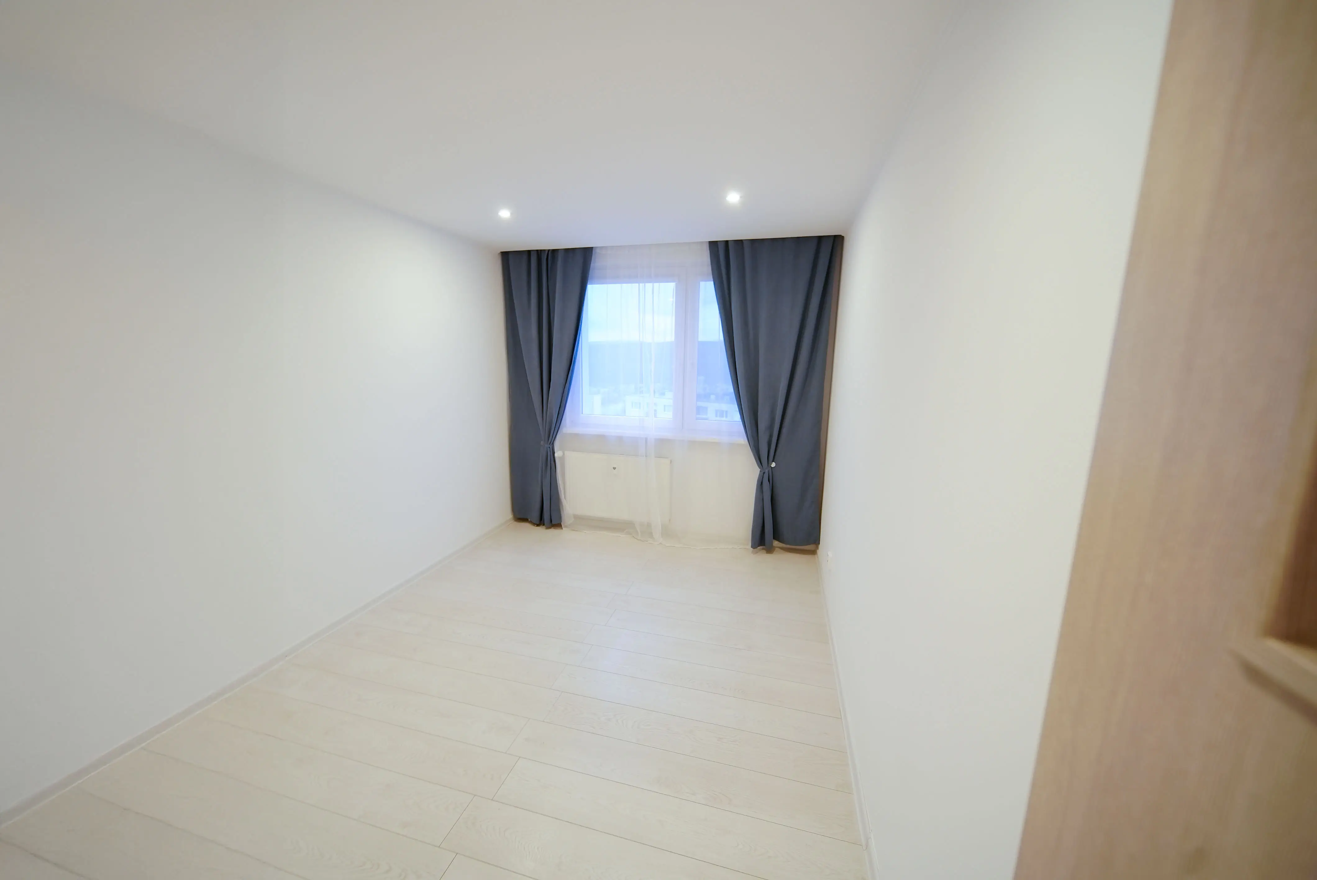 Na predaj 3 izbový byt (77 m²) na 12. p. – KVP, ZOMBOVA