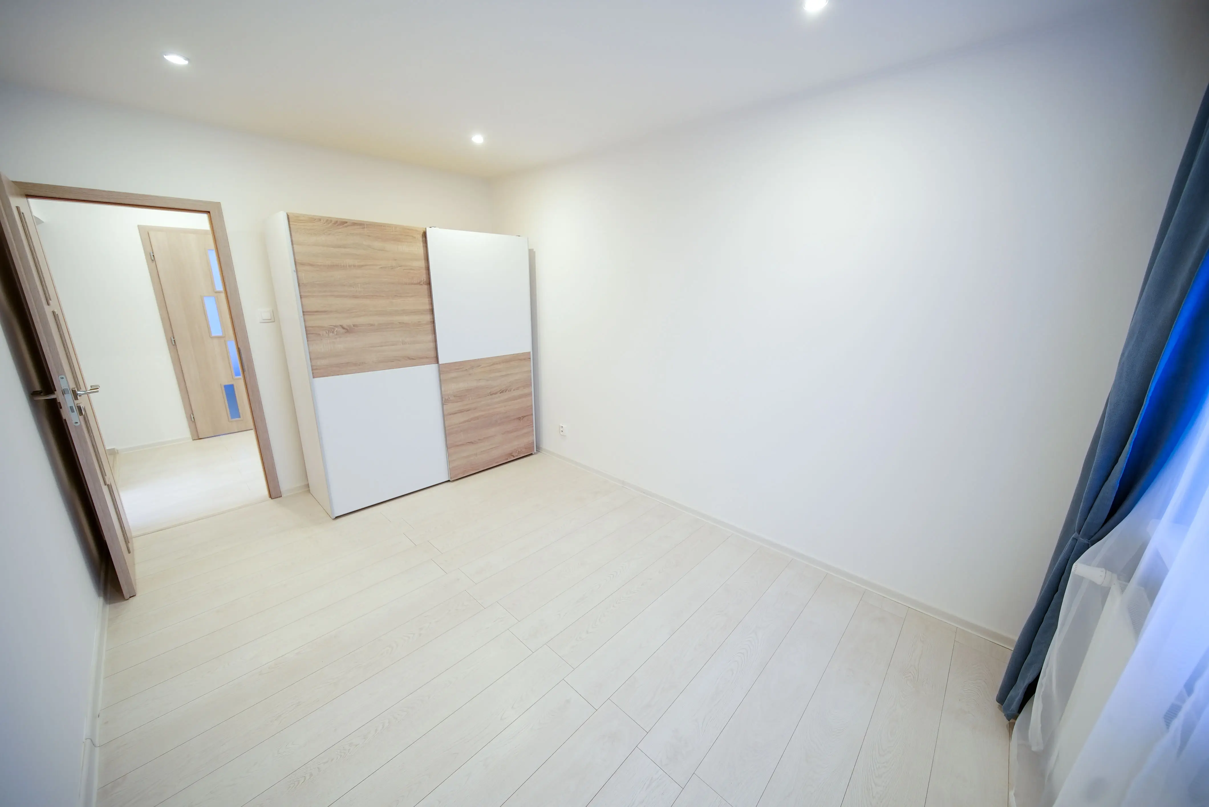 Na predaj 3 izbový byt (77 m²) na 12. p. – KVP, ZOMBOVA