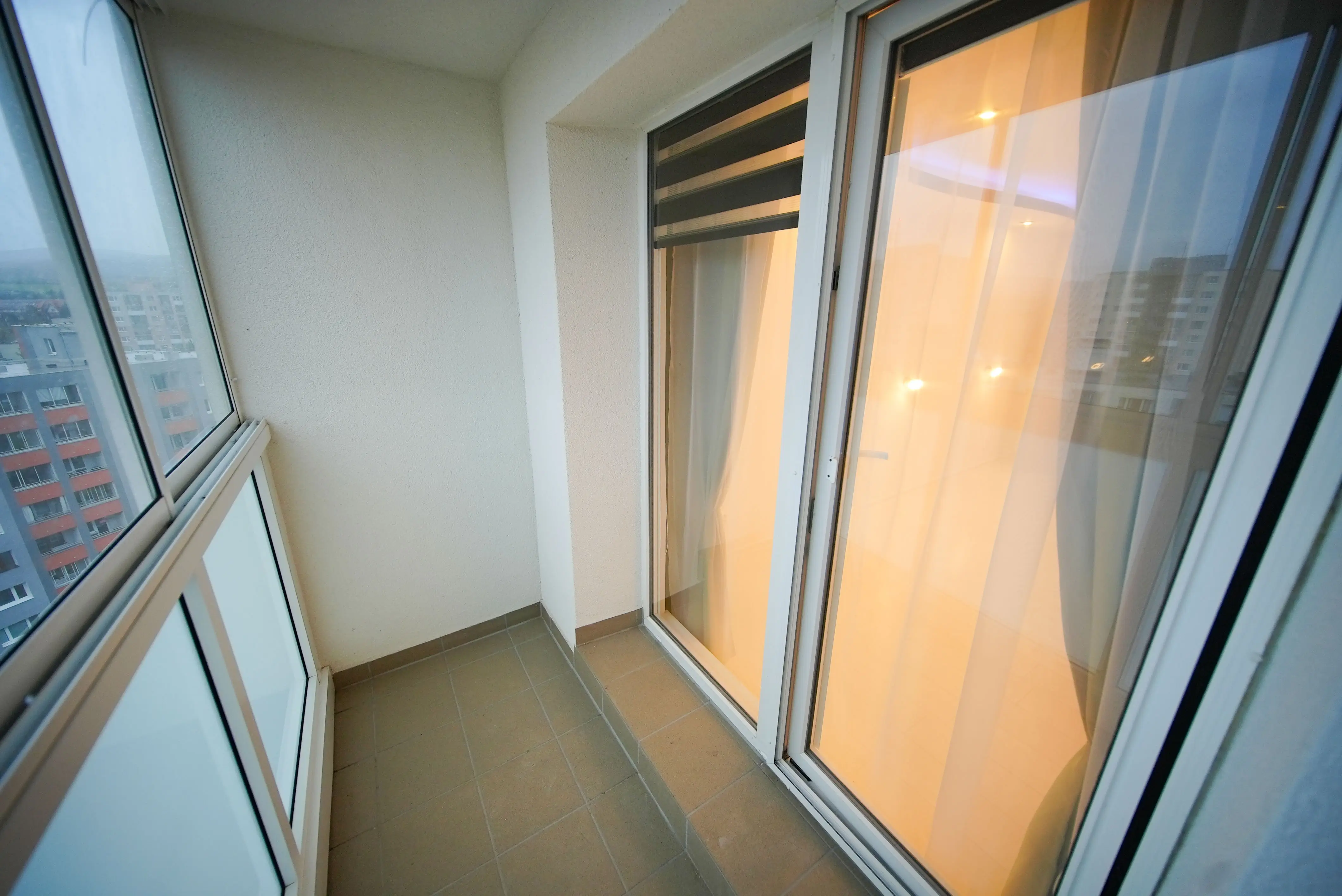 Na predaj 3 izbový byt (77 m²) na 12. p. – KVP, ZOMBOVA