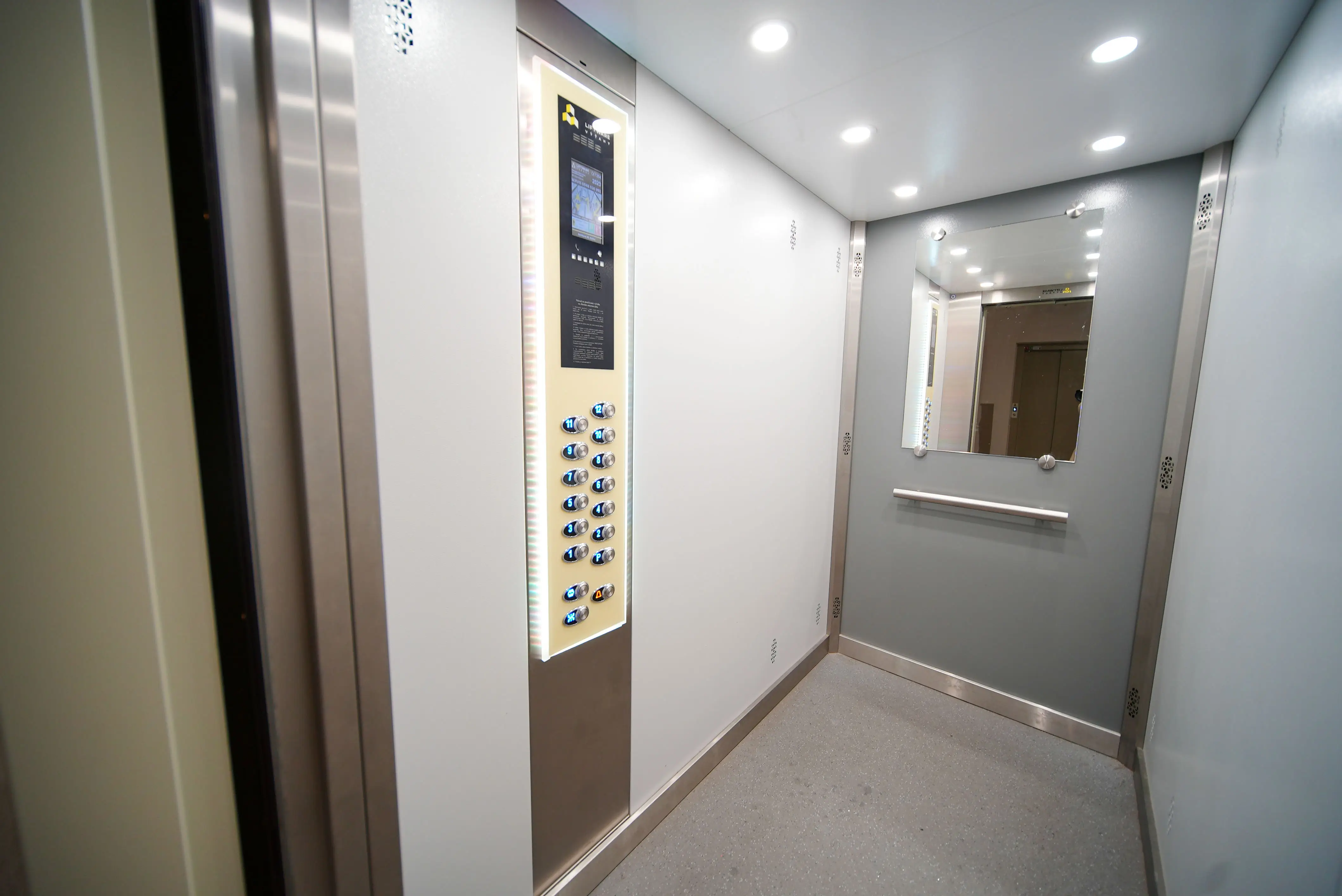 Na predaj 3 izbový byt (77 m²) na 12. p. – KVP, ZOMBOVA