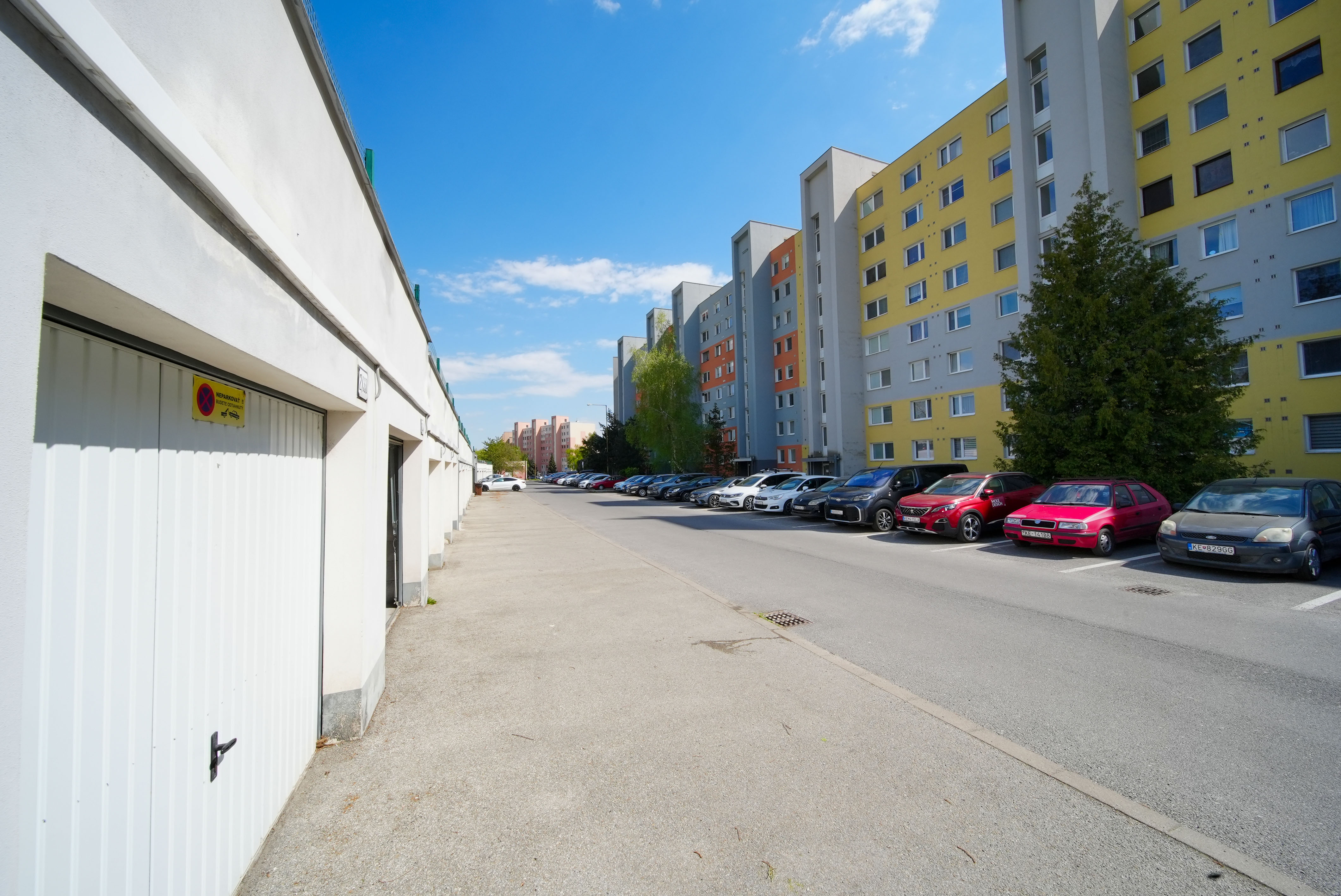 Na predaj gar&aacute;ž 18 m2, H&uacute;skova, Ko&scaron;ice KVP