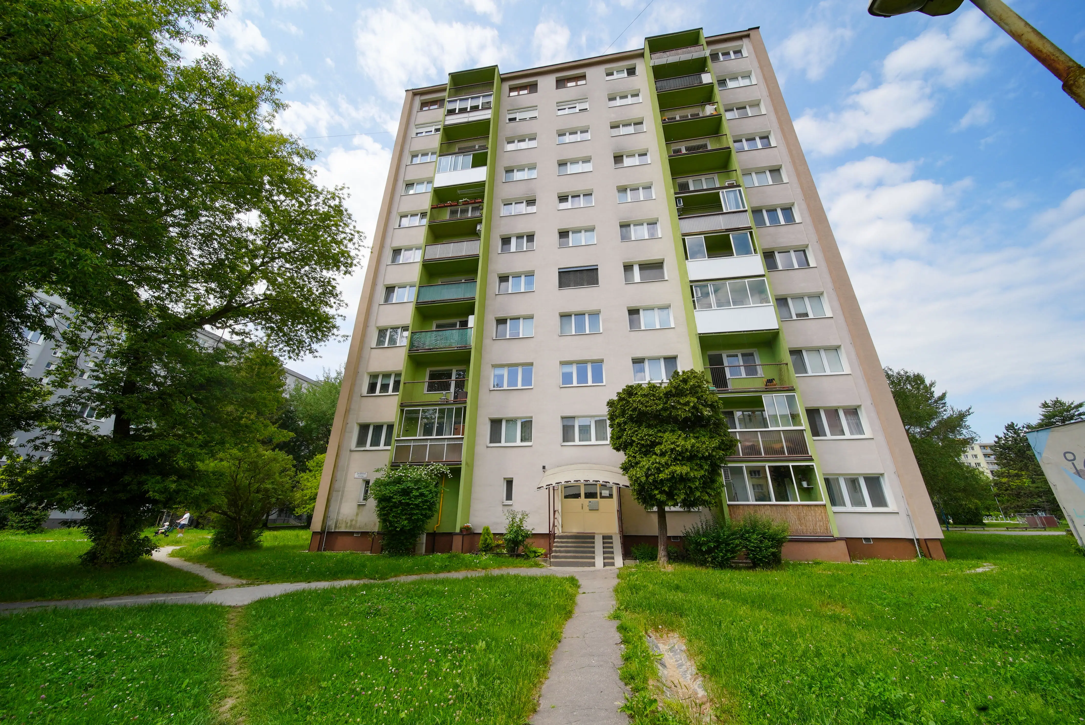 REZERVOVANĚ Na predaj 3 izbový byt s loggiou, Šafárikova