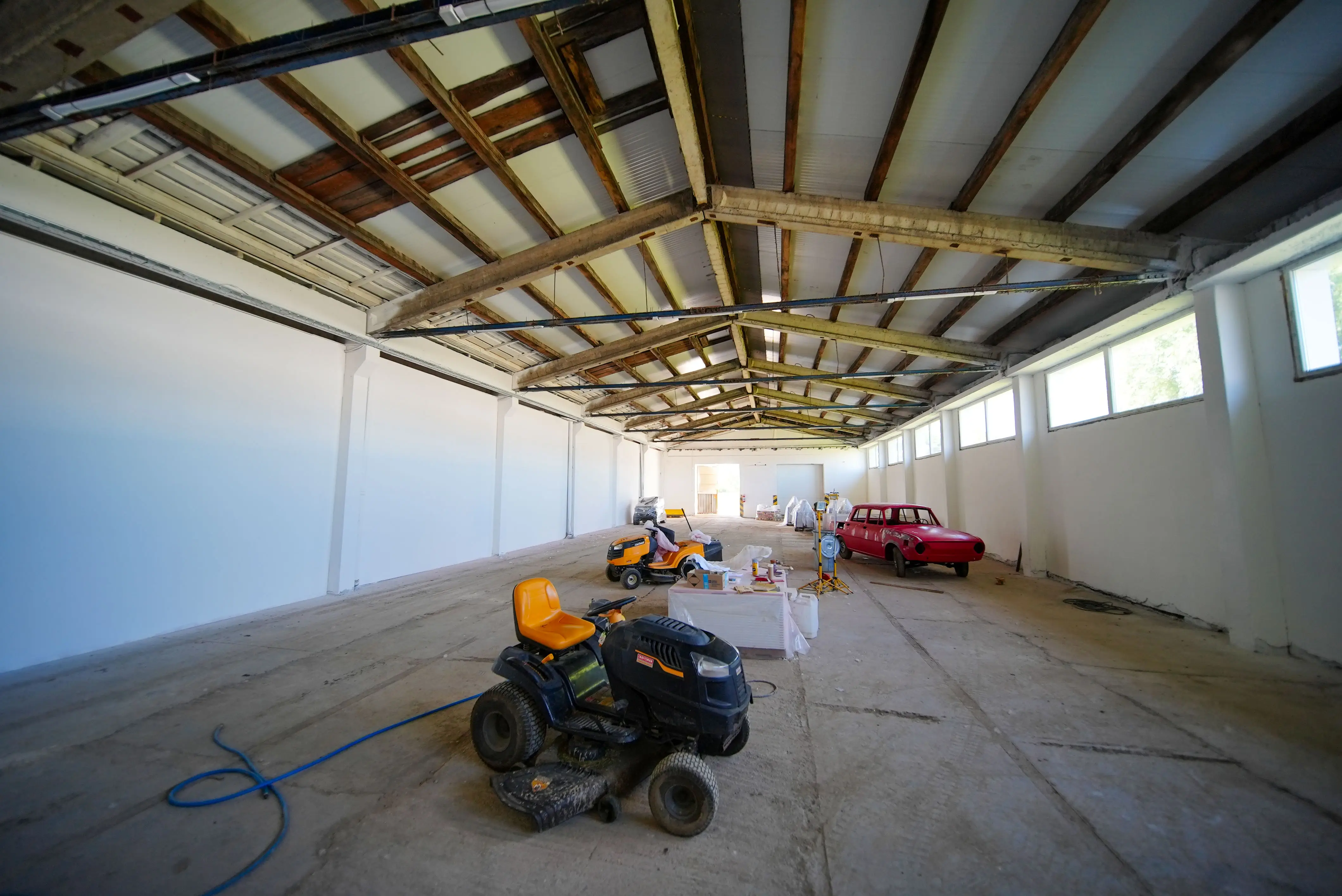 Prenájom skladových / výrobných priestorov – 400 m², Byster