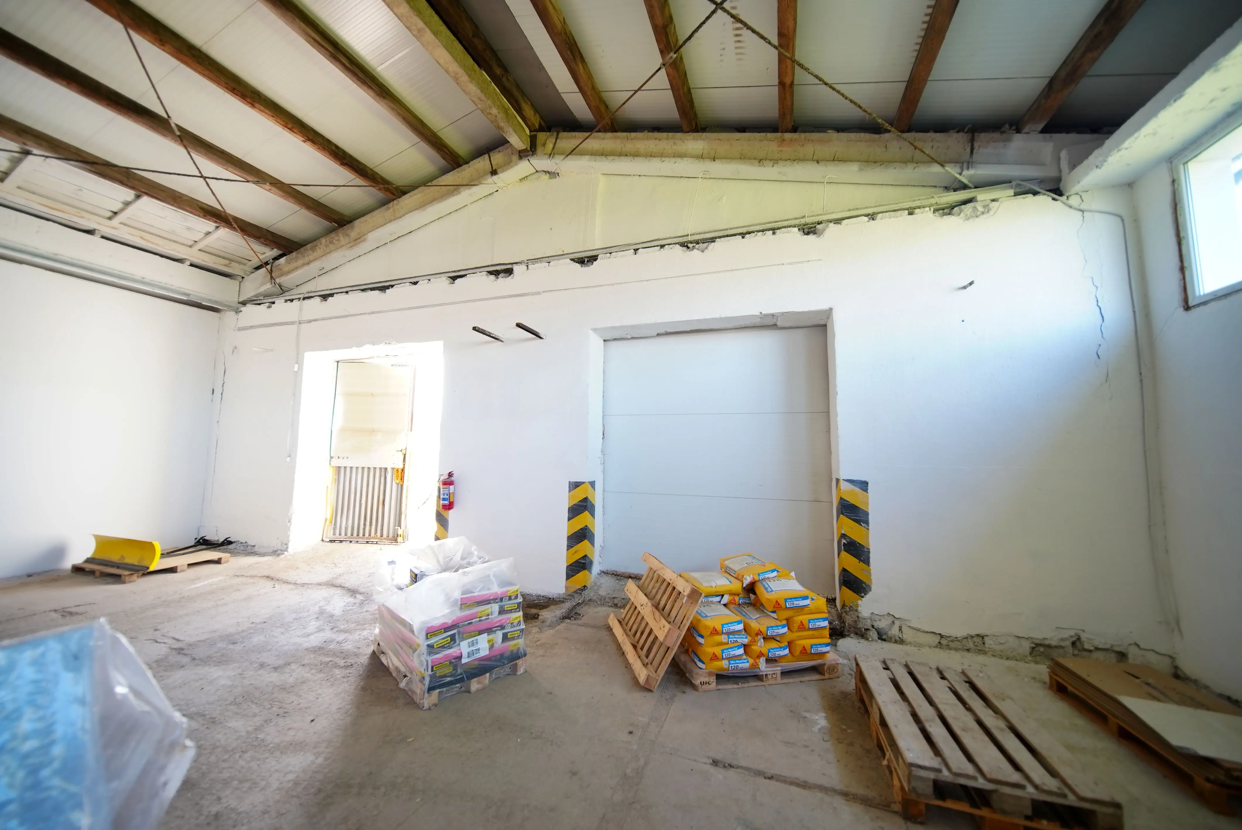 Prenájom skladových / výrobných priestorov – 400 m², Byster