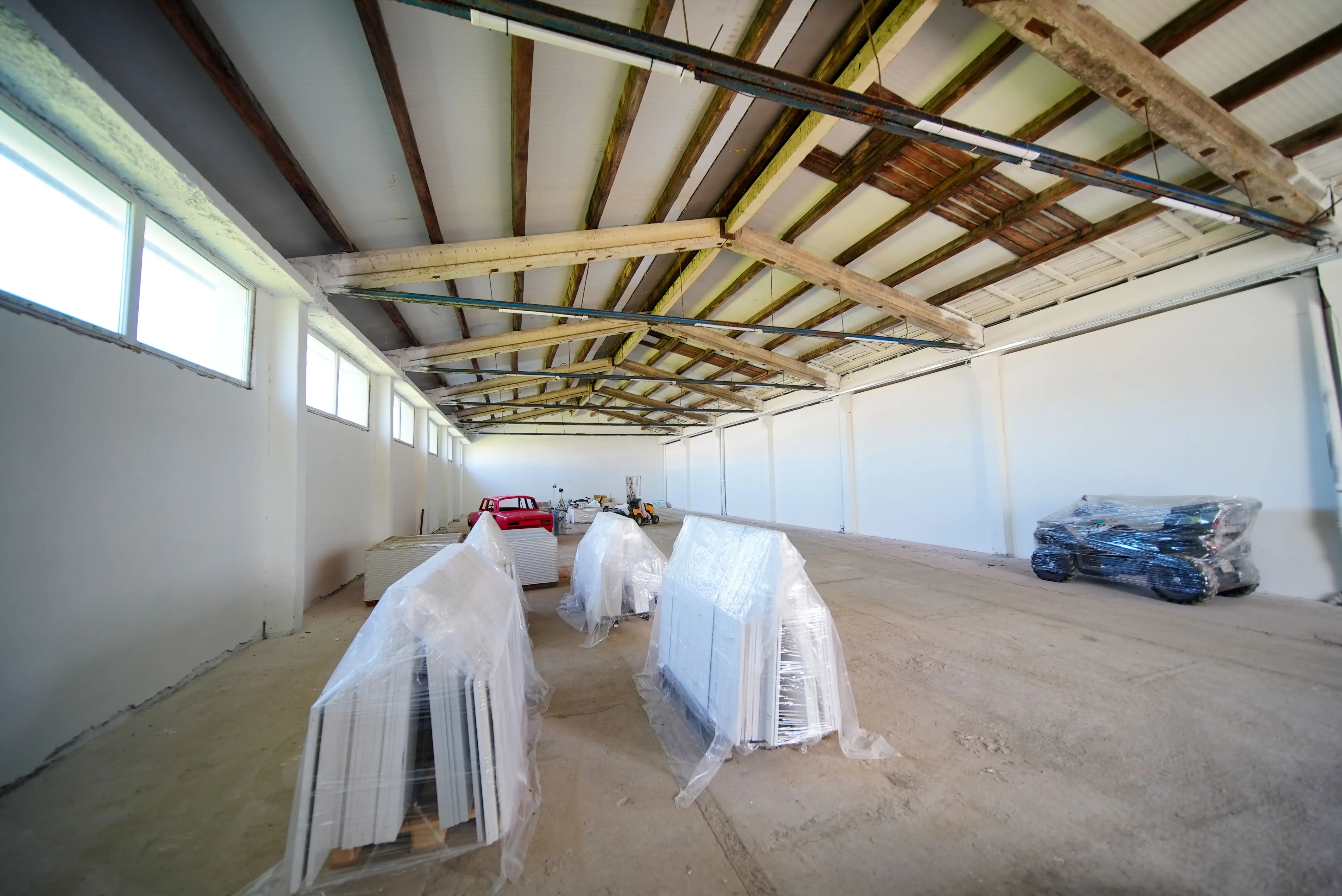 Prenájom skladových / výrobných priestorov – 400 m², Byster