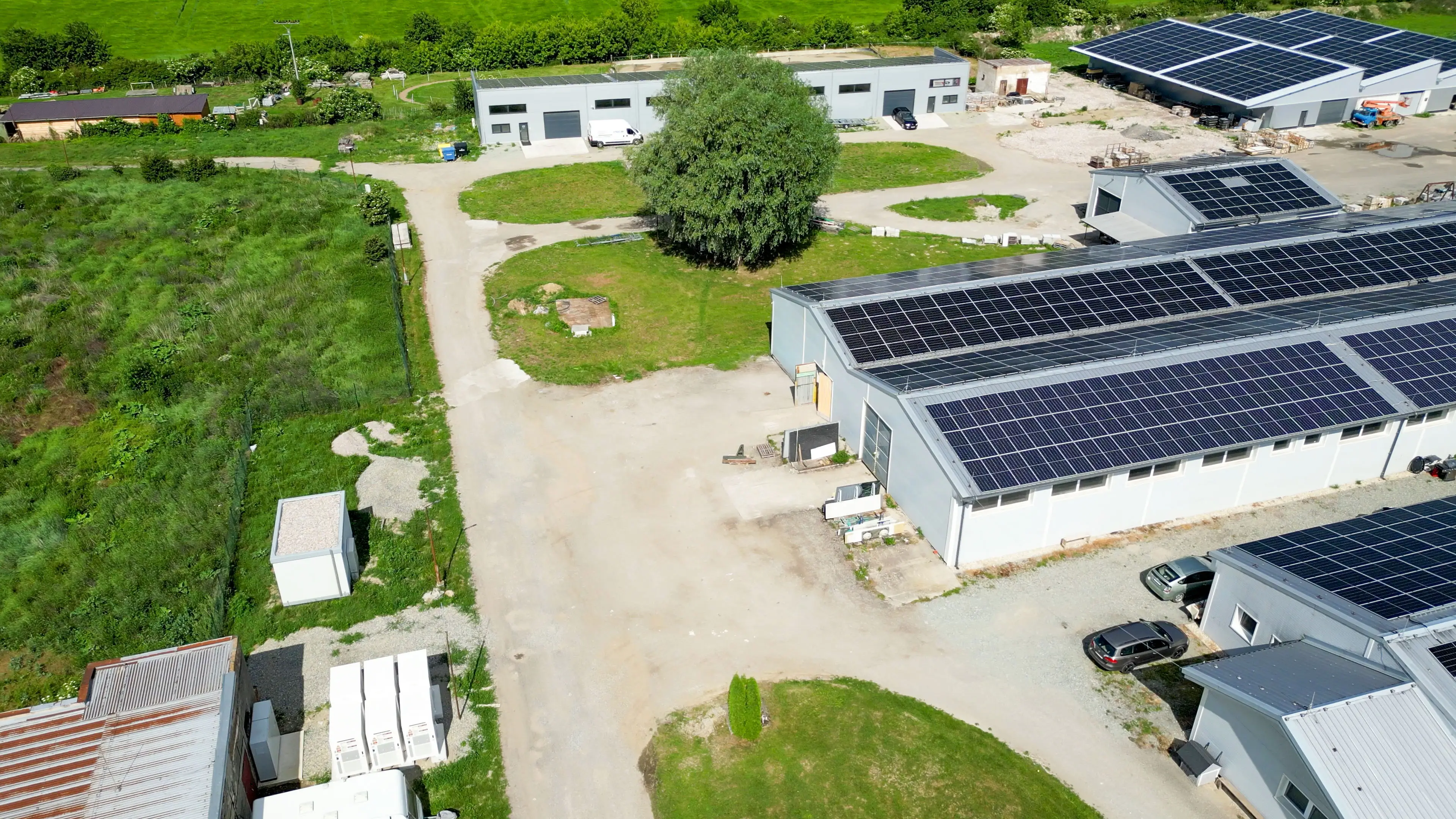 Prenájom skladových / výrobných priestorov – 400 m², Byster