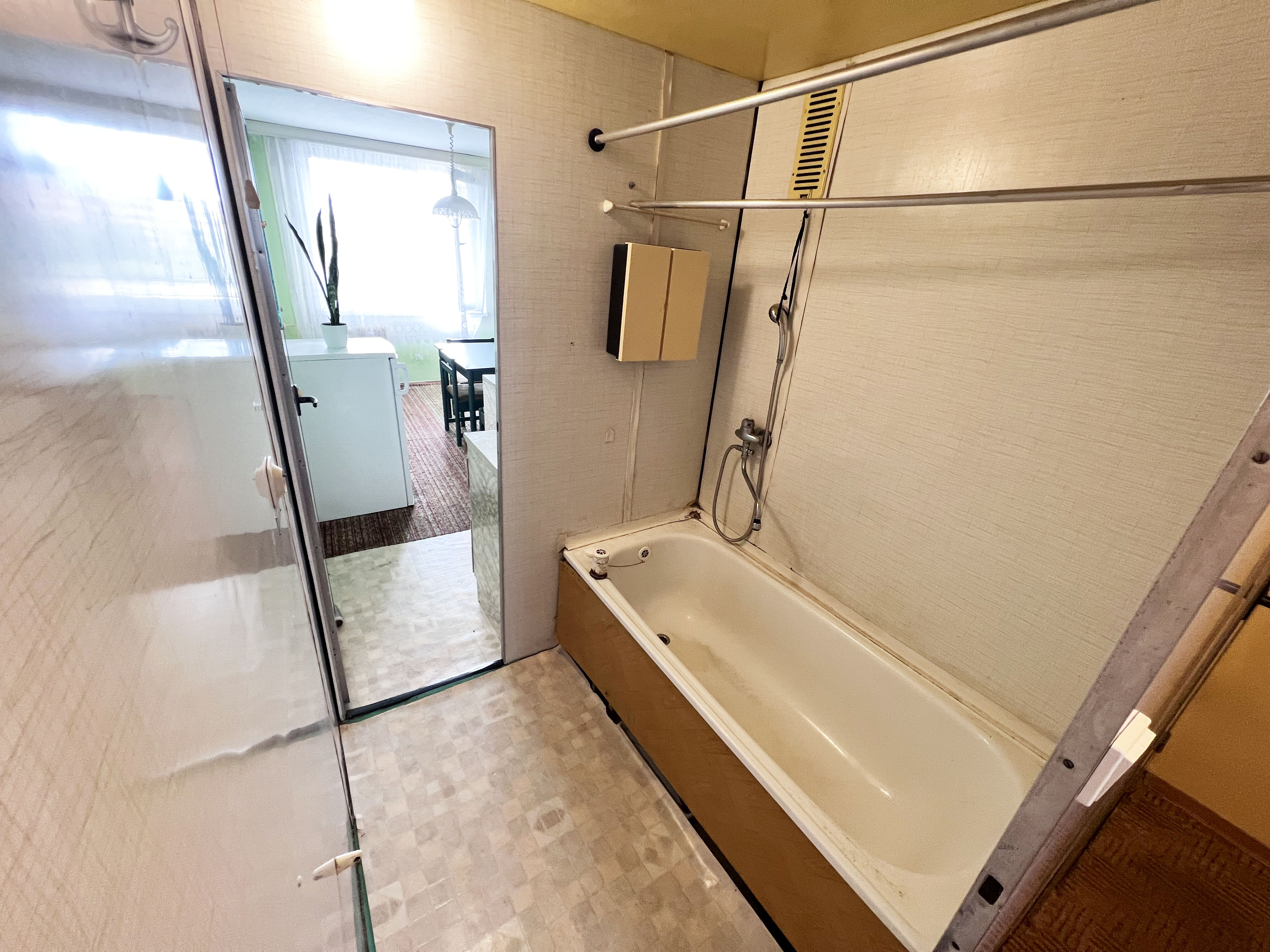 na predaj 3 izbový byt s loggiou, Vojenská ul., Košice I.