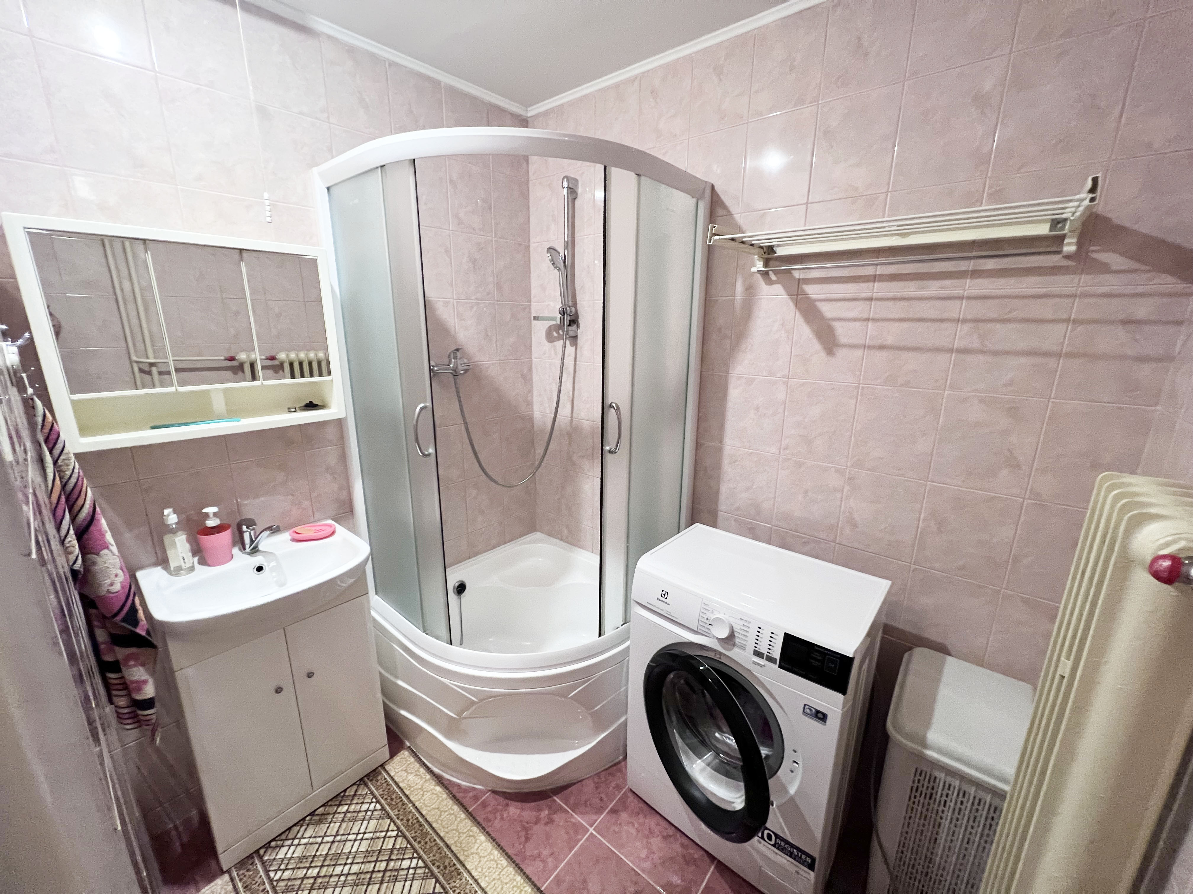 PREDANÉ - na predaj 1 izbový byt, 40m2 + loggia, Mudroňova, JUH