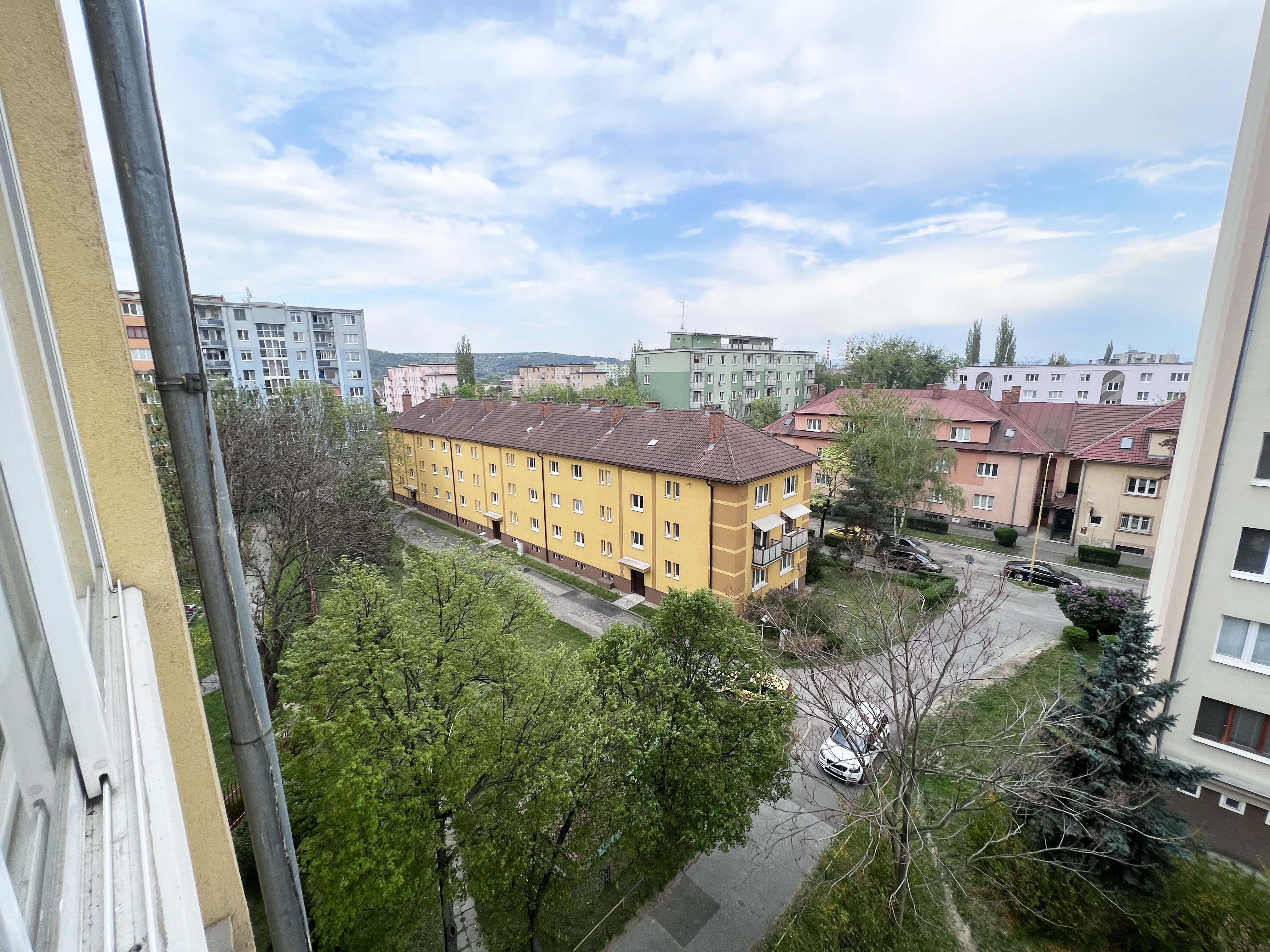 PREDANÉ - na predaj 1 izbový byt, 40m2 + loggia, Mudroňova, JUH