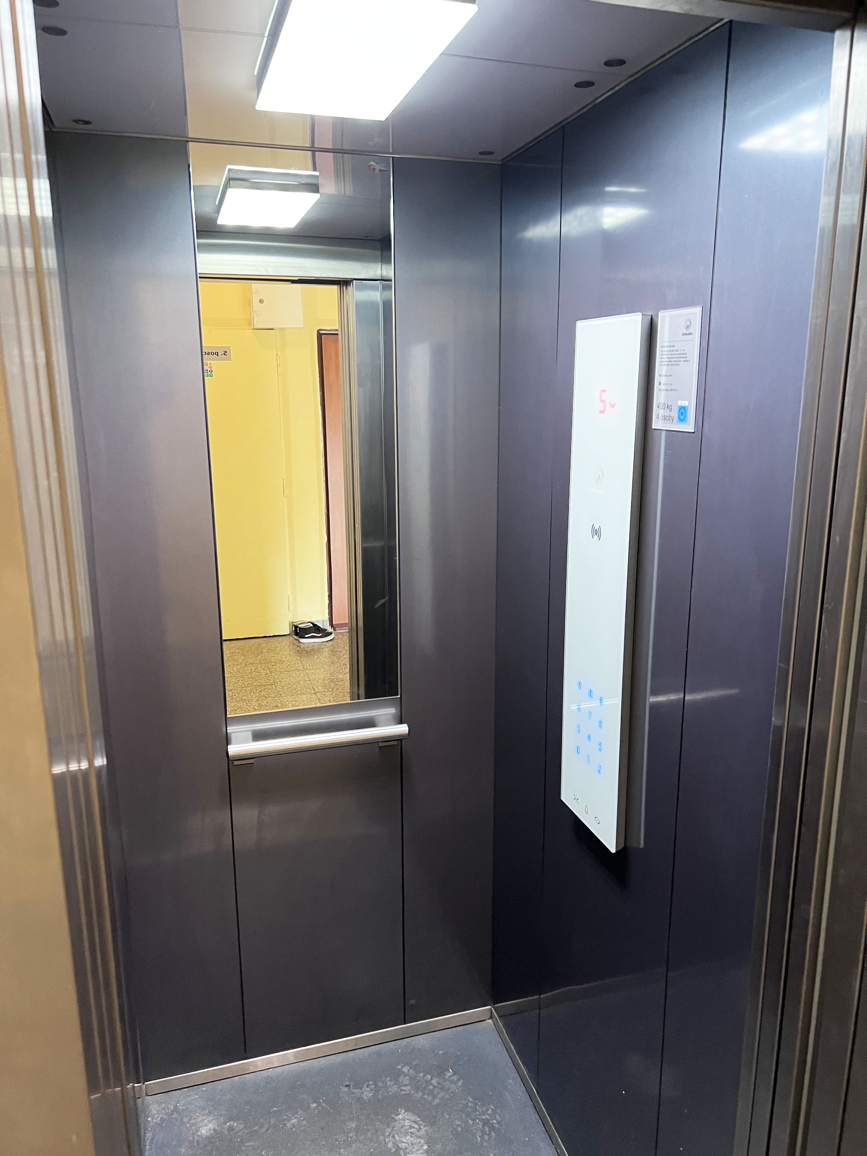 PREDANÉ - na predaj 1 izbový byt, 40m2 + loggia, Mudroňova, JUH