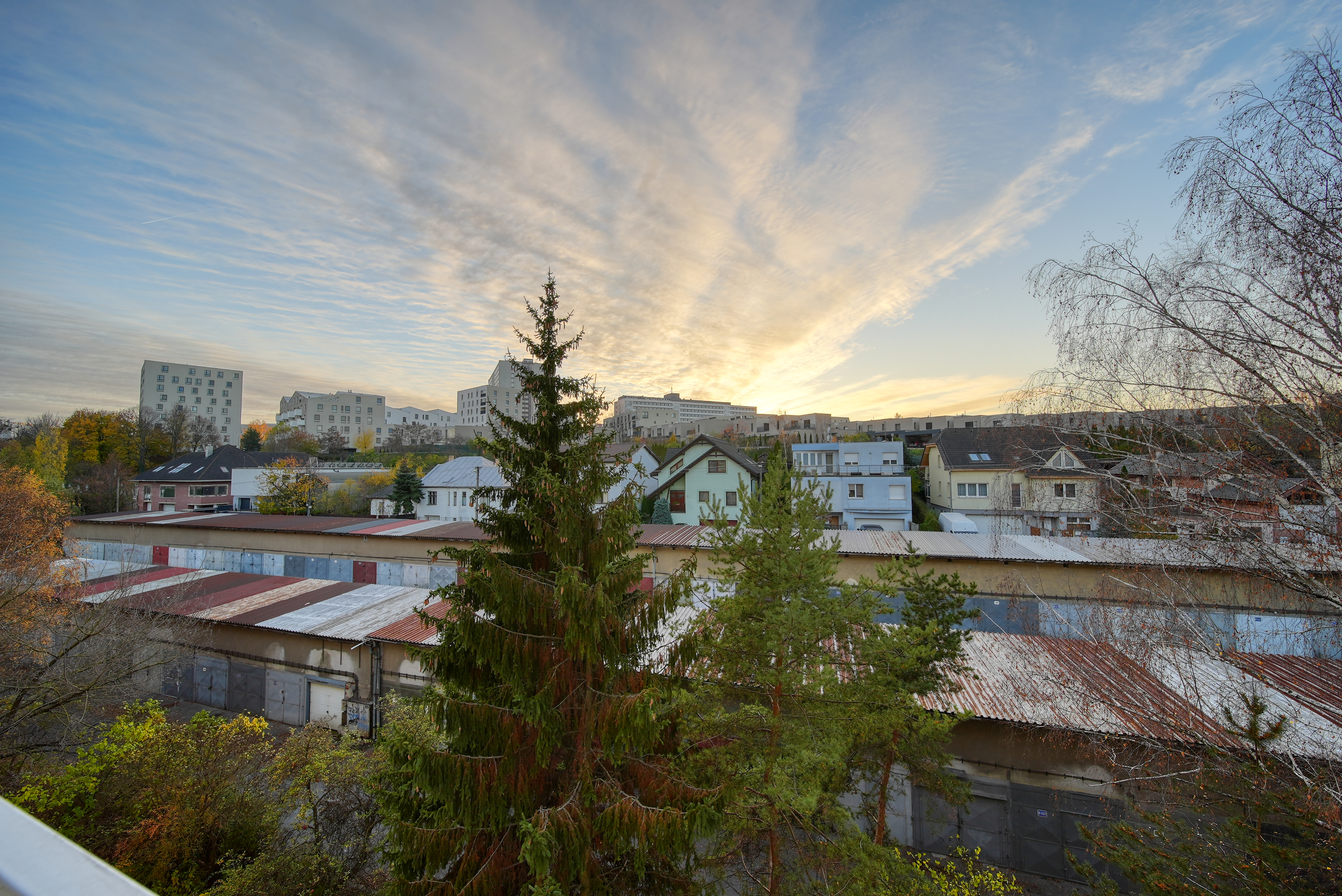 PREDANÉ 3 izbový TEHLOVÝ byt, s 2 loggiami, Tatranská - Staré mesto