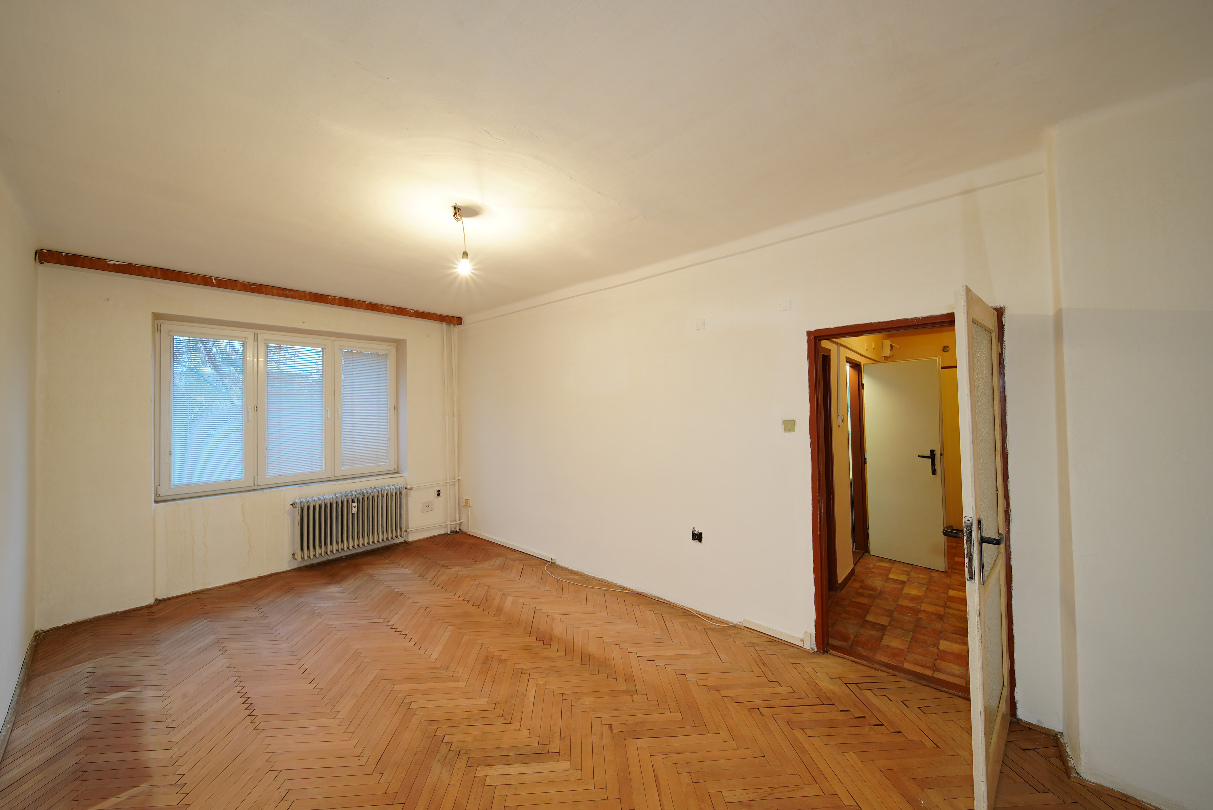 PREDANÉ - TEHLOVÝ 2 izb. byt s loggiou, Obrancov Mieru, Seve