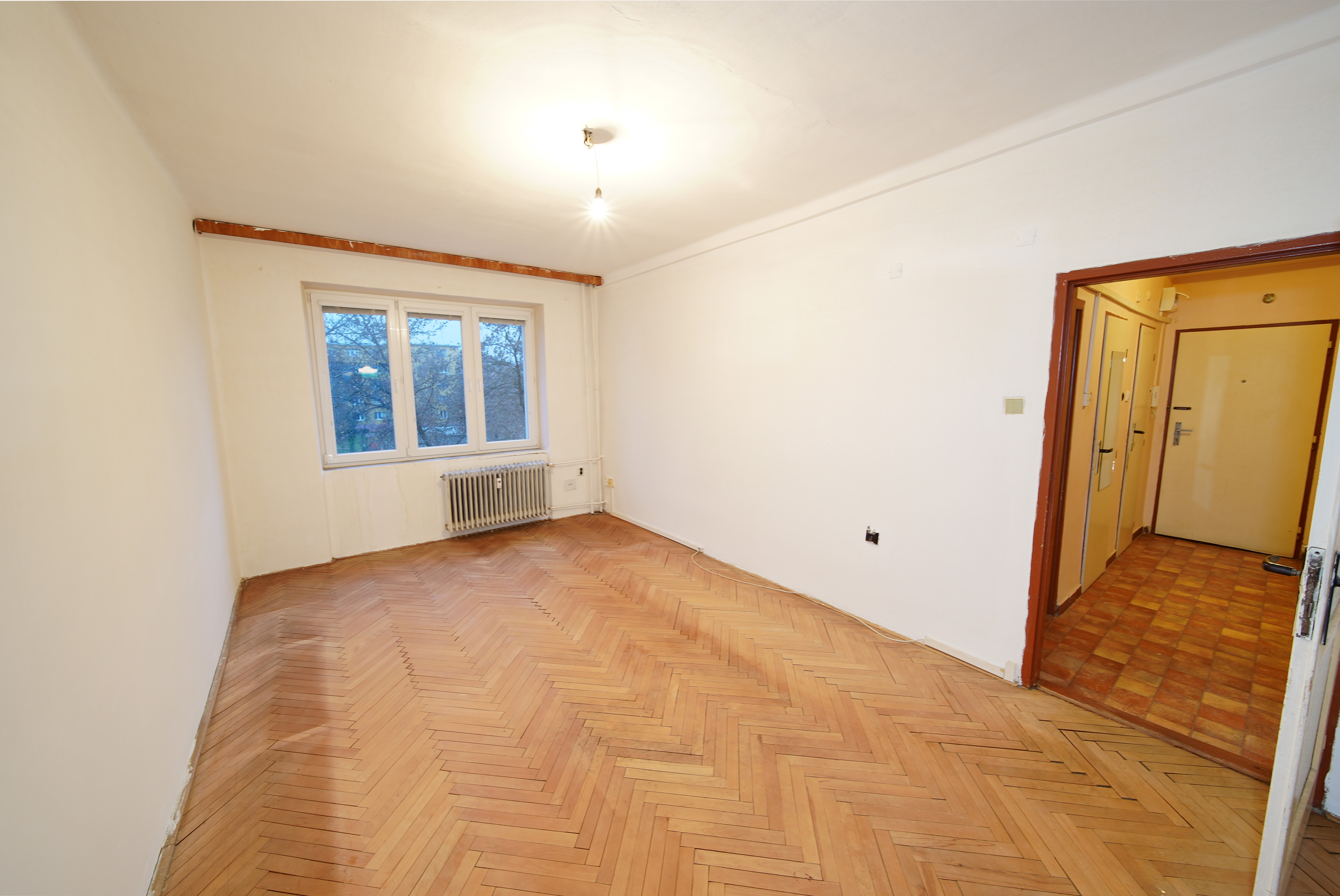 PREDANÉ - TEHLOVÝ 2 izb. byt s loggiou, Obrancov Mieru, Seve