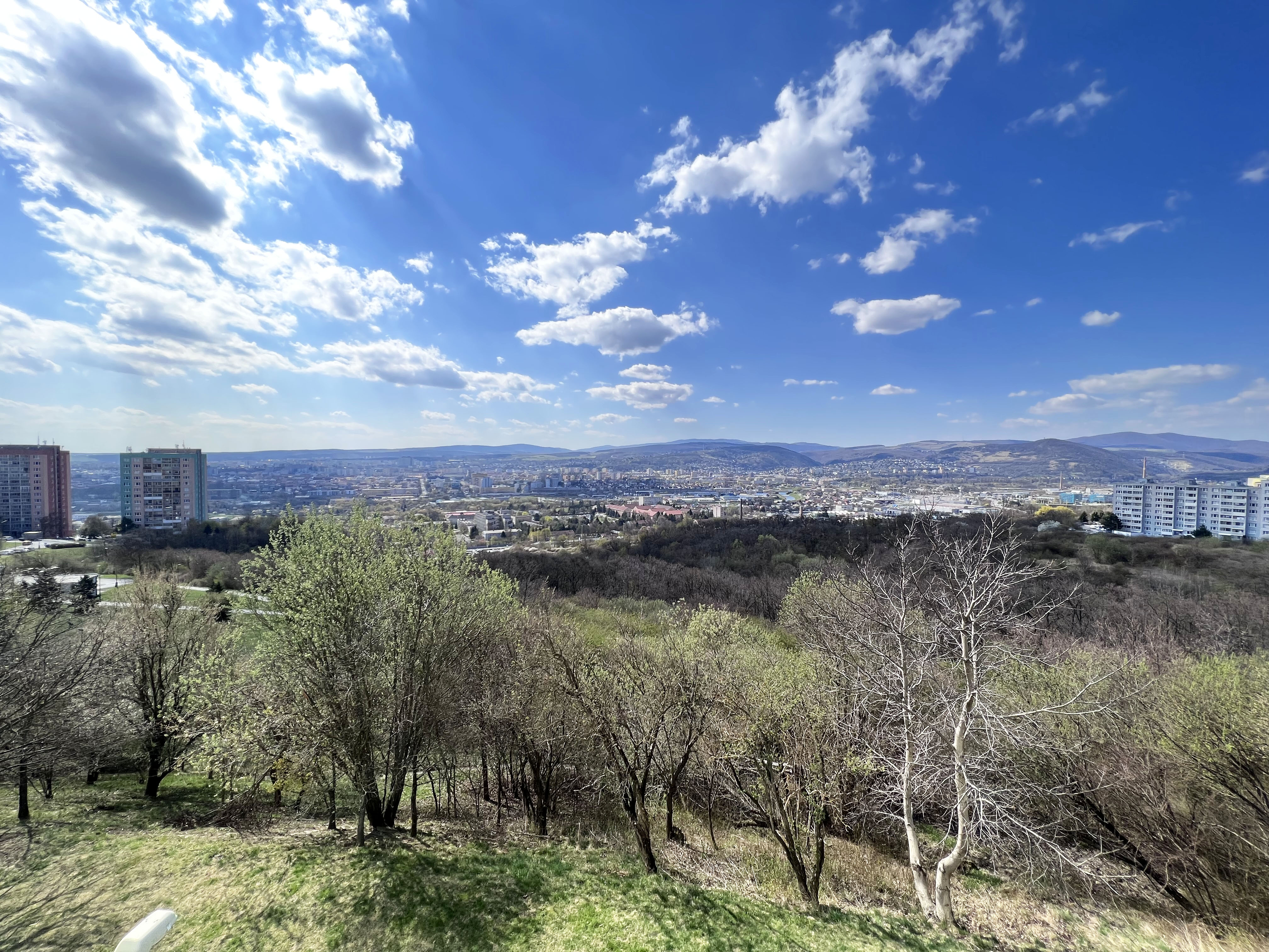 PREDANÉ - Na predaj 1 izbový byt s pekným výhľadom, 43 m2, Jaltská