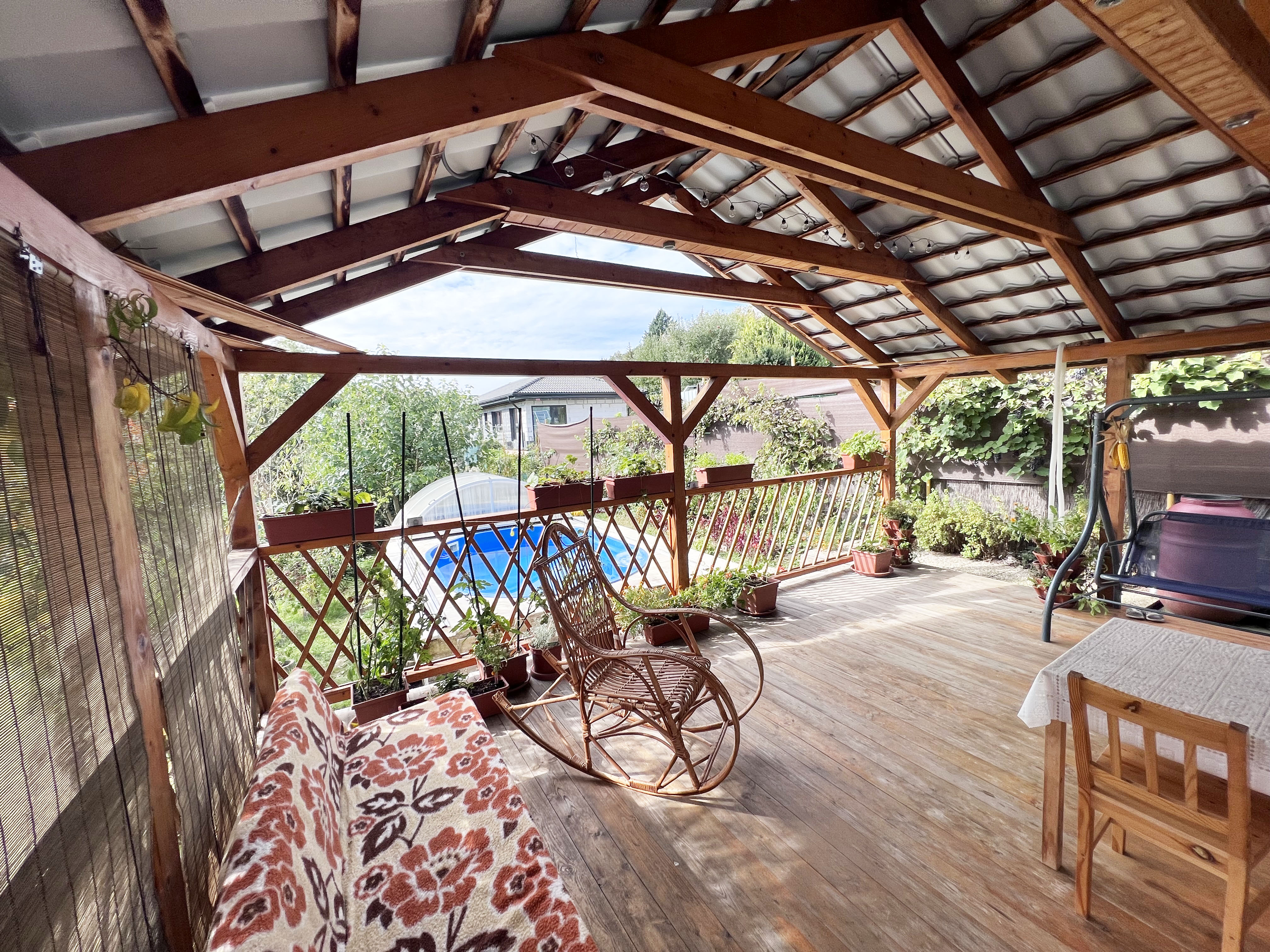 PREDANÉ Exkluzívne na predaj Chata s bazénom, r.k 2012, Svinica