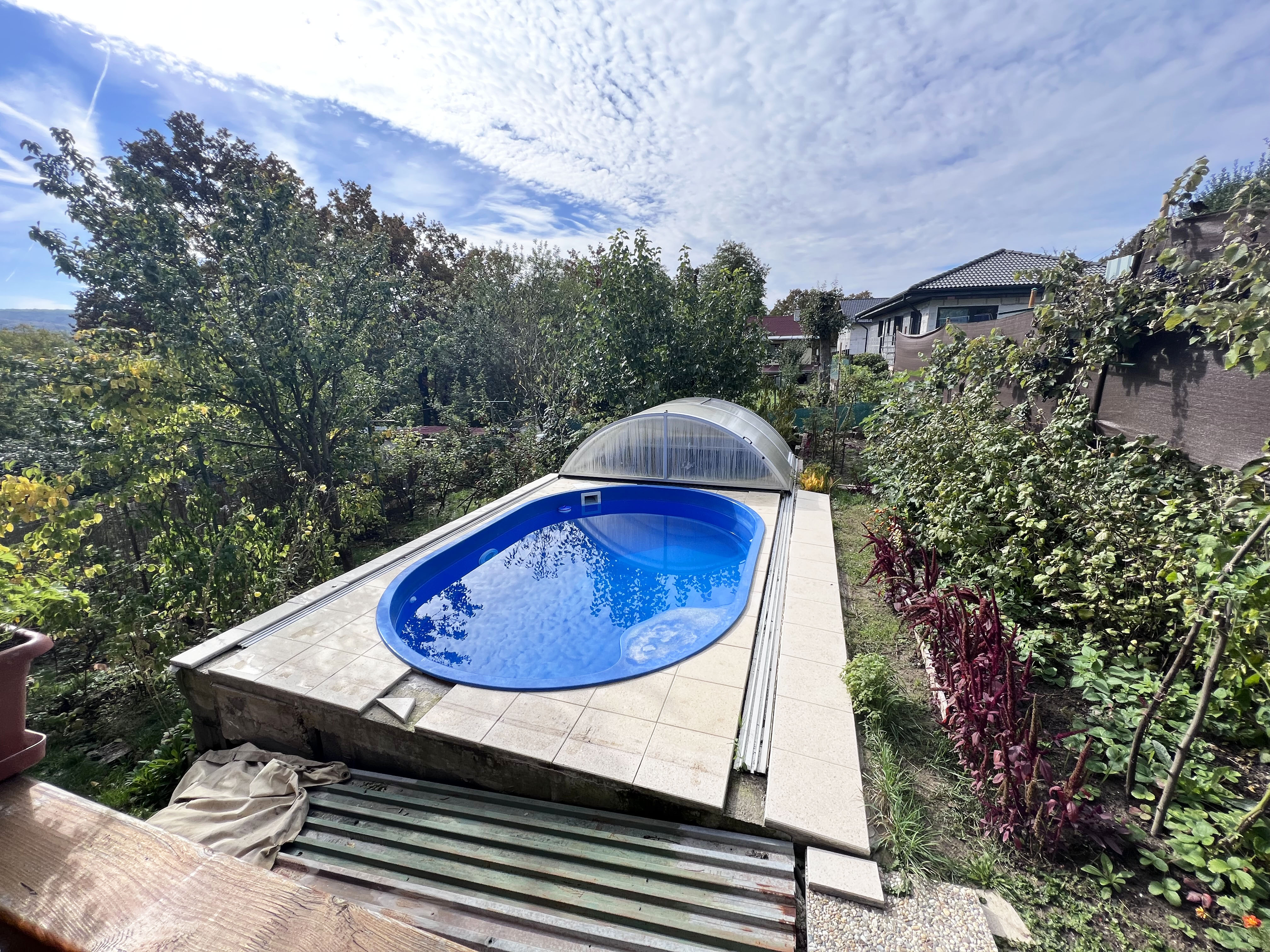 PREDANÉ Exkluzívne na predaj Chata s bazénom, r.k 2012, Svinica