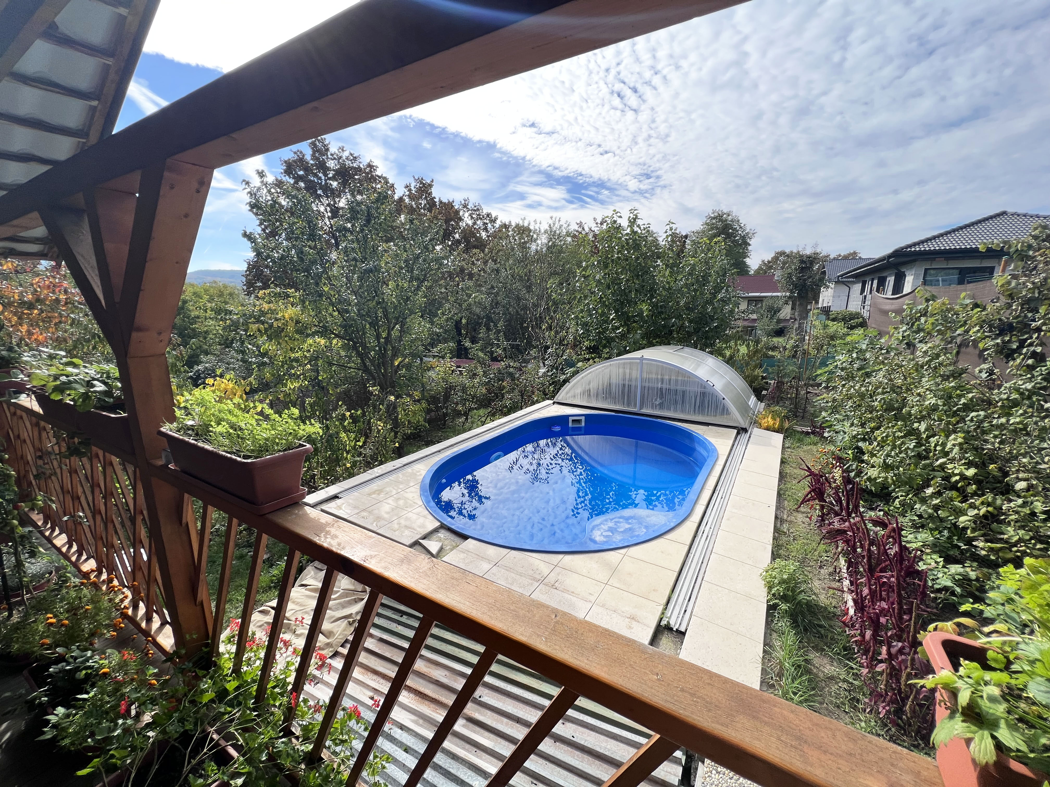 PREDANÉ Exkluzívne na predaj Chata s bazénom, r.k 2012, Svinica