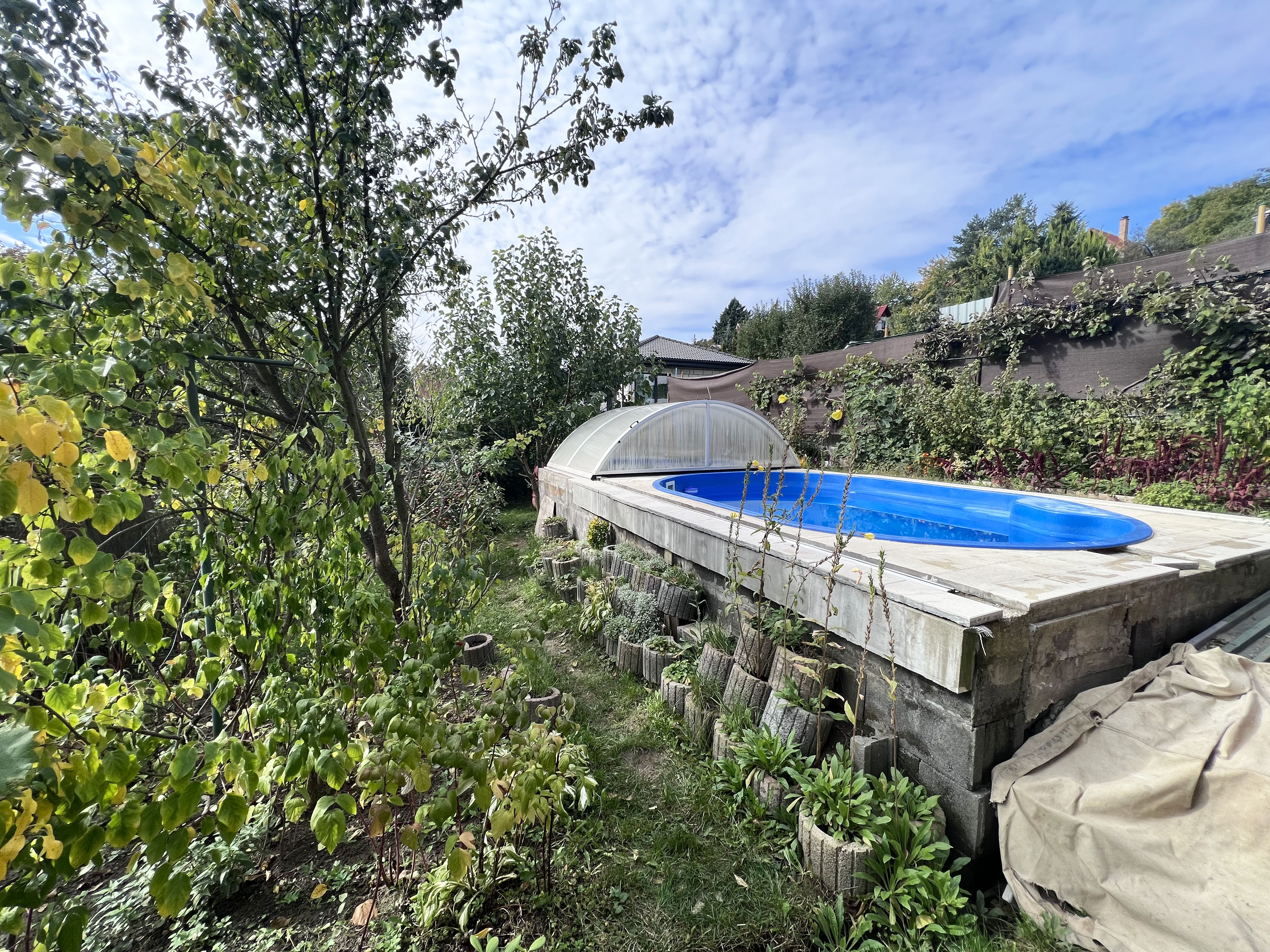 PREDANÉ Exkluzívne na predaj Chata s bazénom, r.k 2012, Svinica