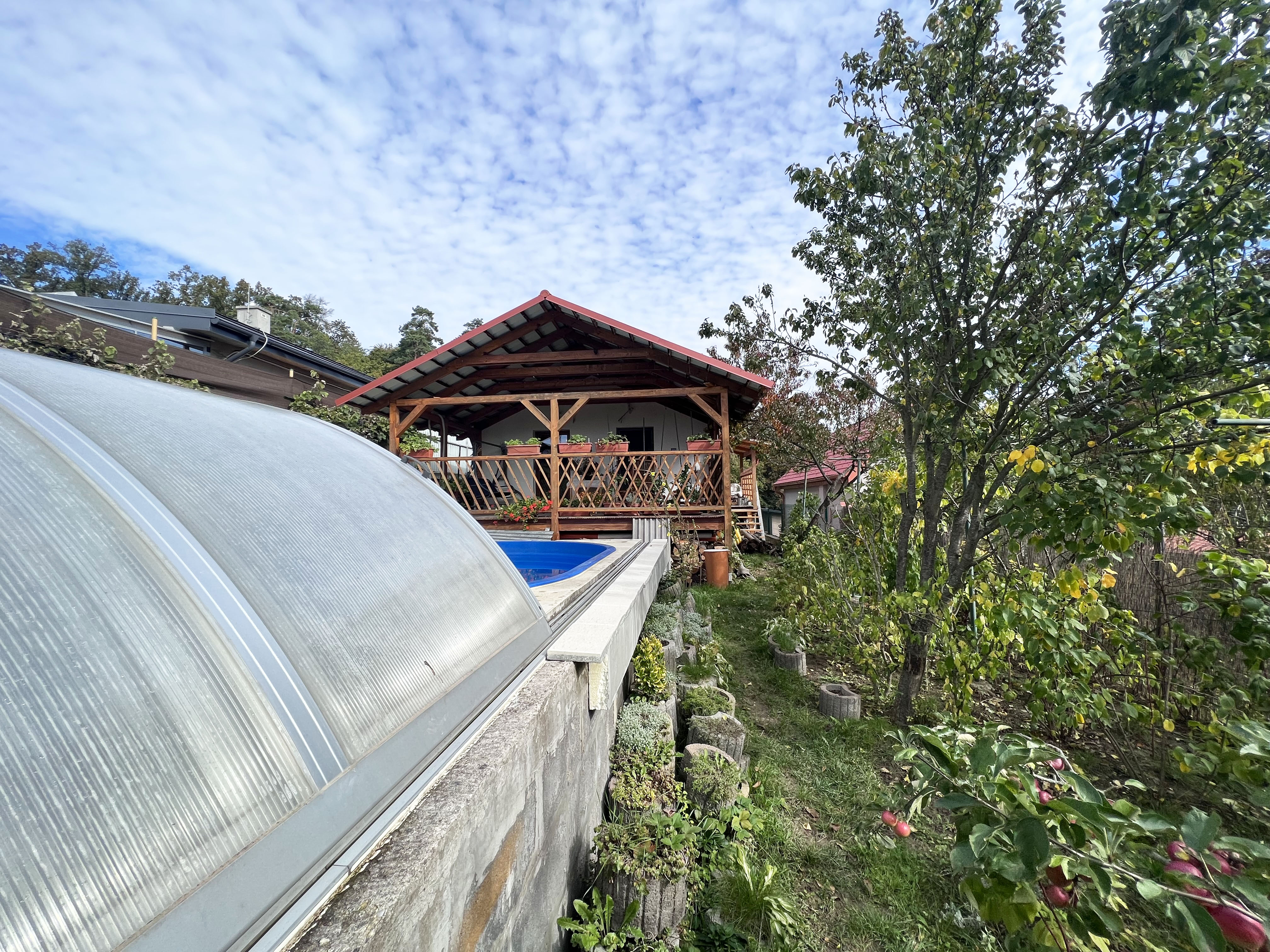 PREDANÉ Exkluzívne na predaj Chata s bazénom, r.k 2012, Svinica