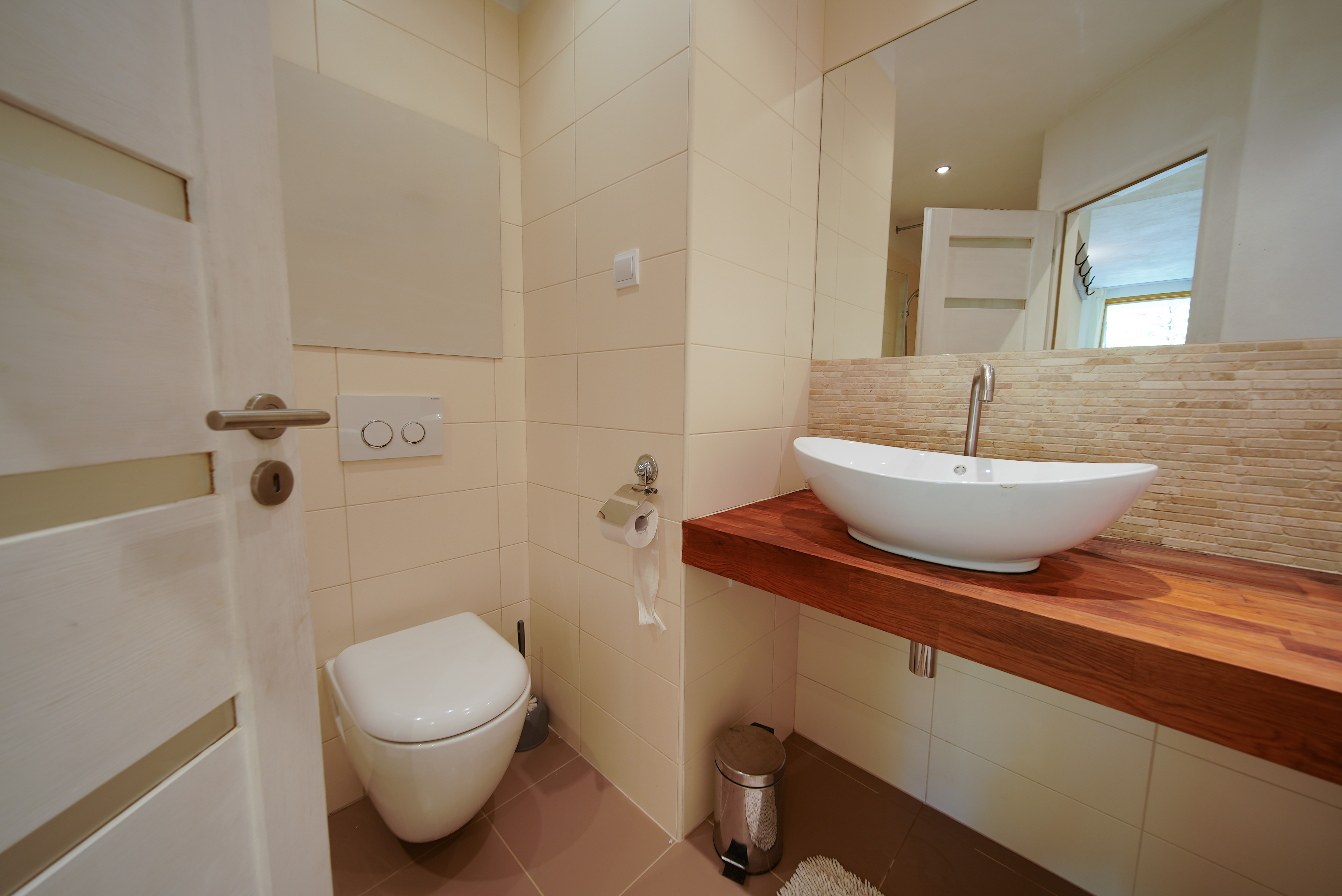 PREDANÉ-na predaj priestranný 2 izbový, 58 m2 + loggia, Kežmarská