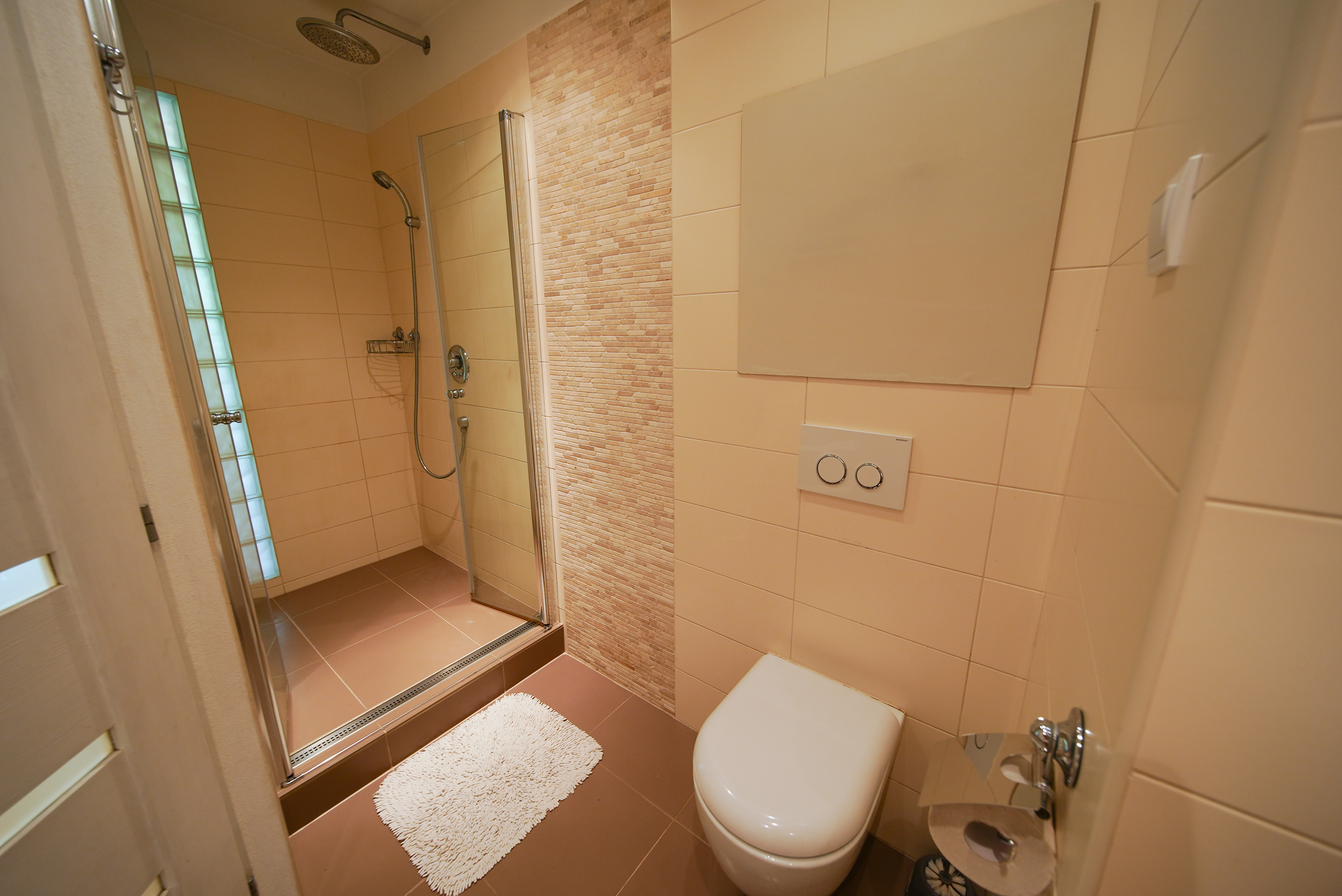 PREDANÉ-na predaj priestranný 2 izbový, 58 m2 + loggia, Kežmarská