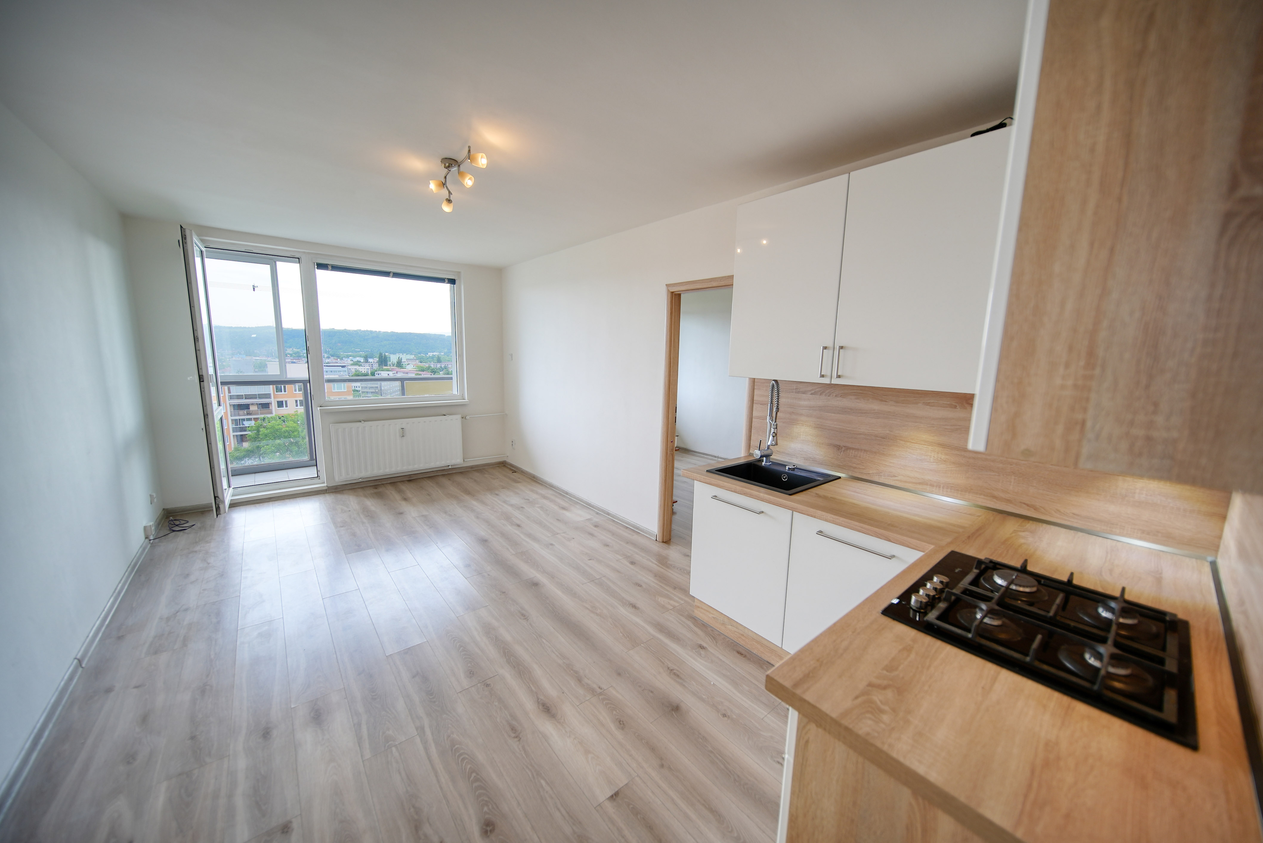 REZERVOVANÉ Na predaj 1,5 izbový byt, 40 m2 + loggia, Lomonosovova