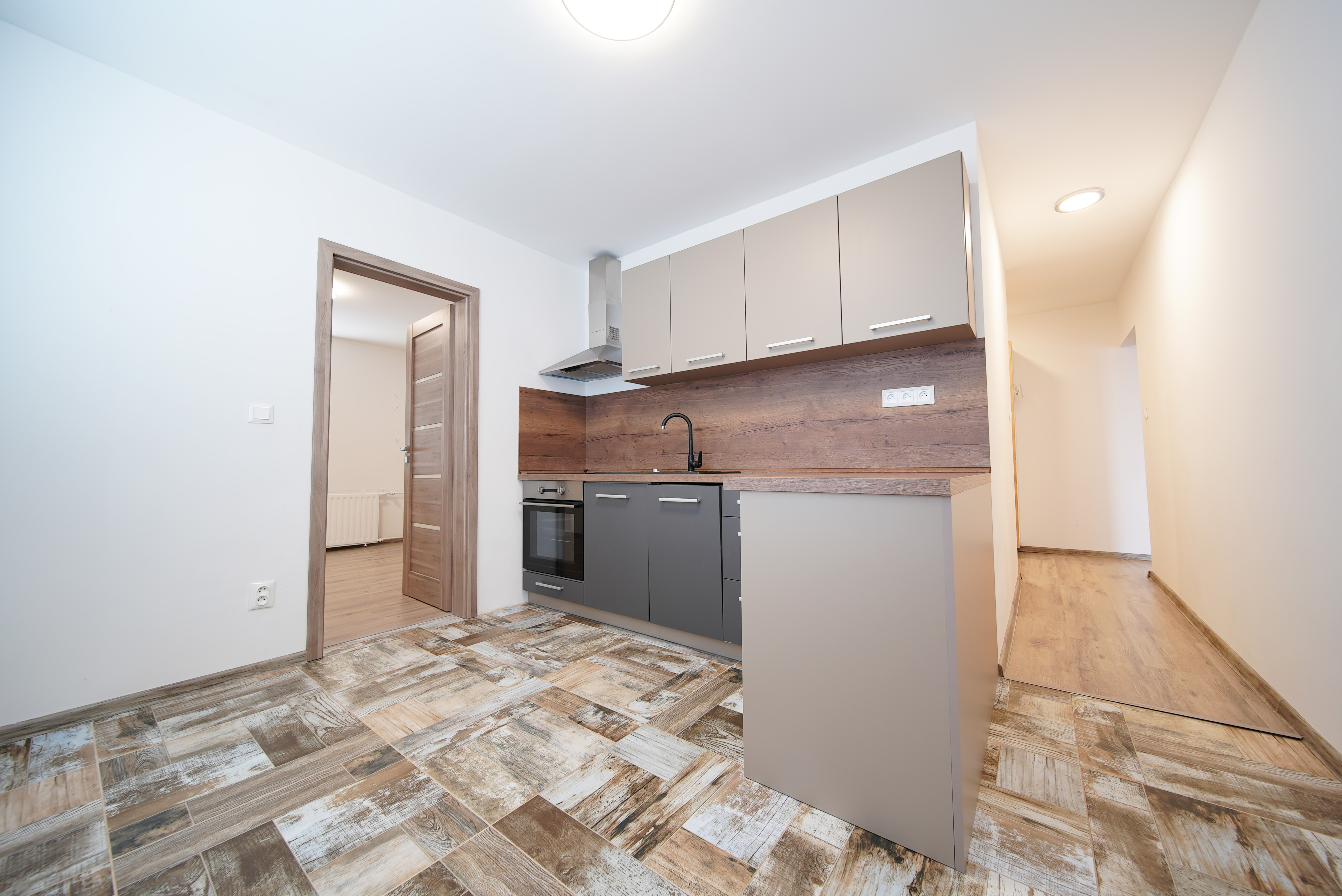 PRENAJATÉ 3 izbový byt po rekonštrukcii, Južná trieda - Aupark