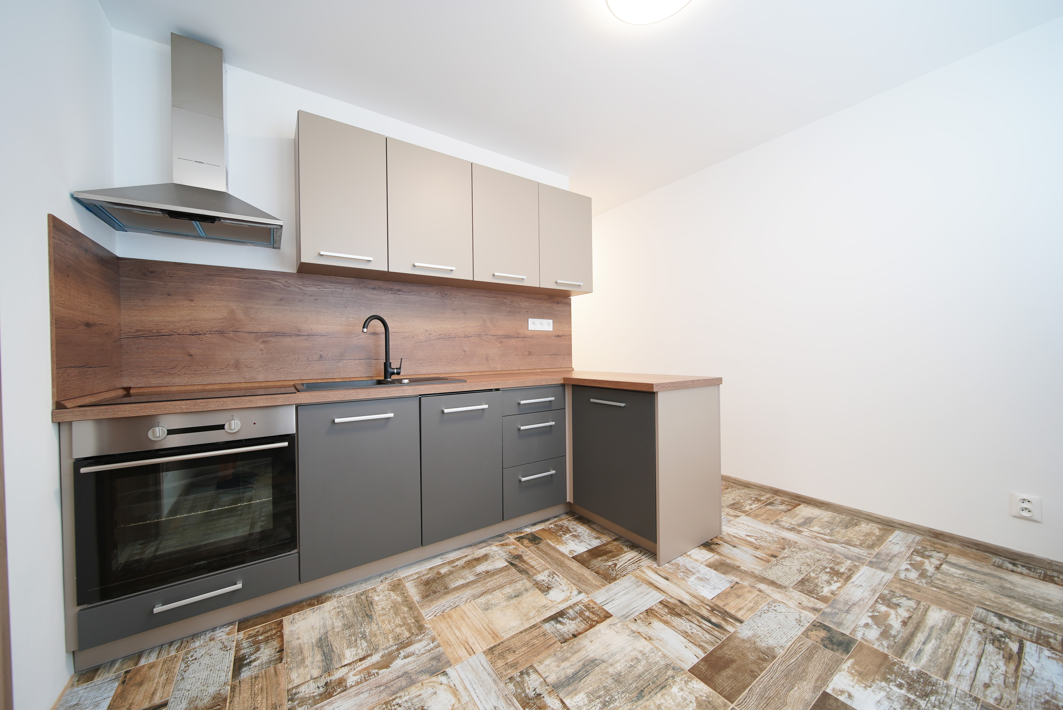 PRENAJATÉ 3 izbový byt po rekonštrukcii, Južná trieda - Aupark